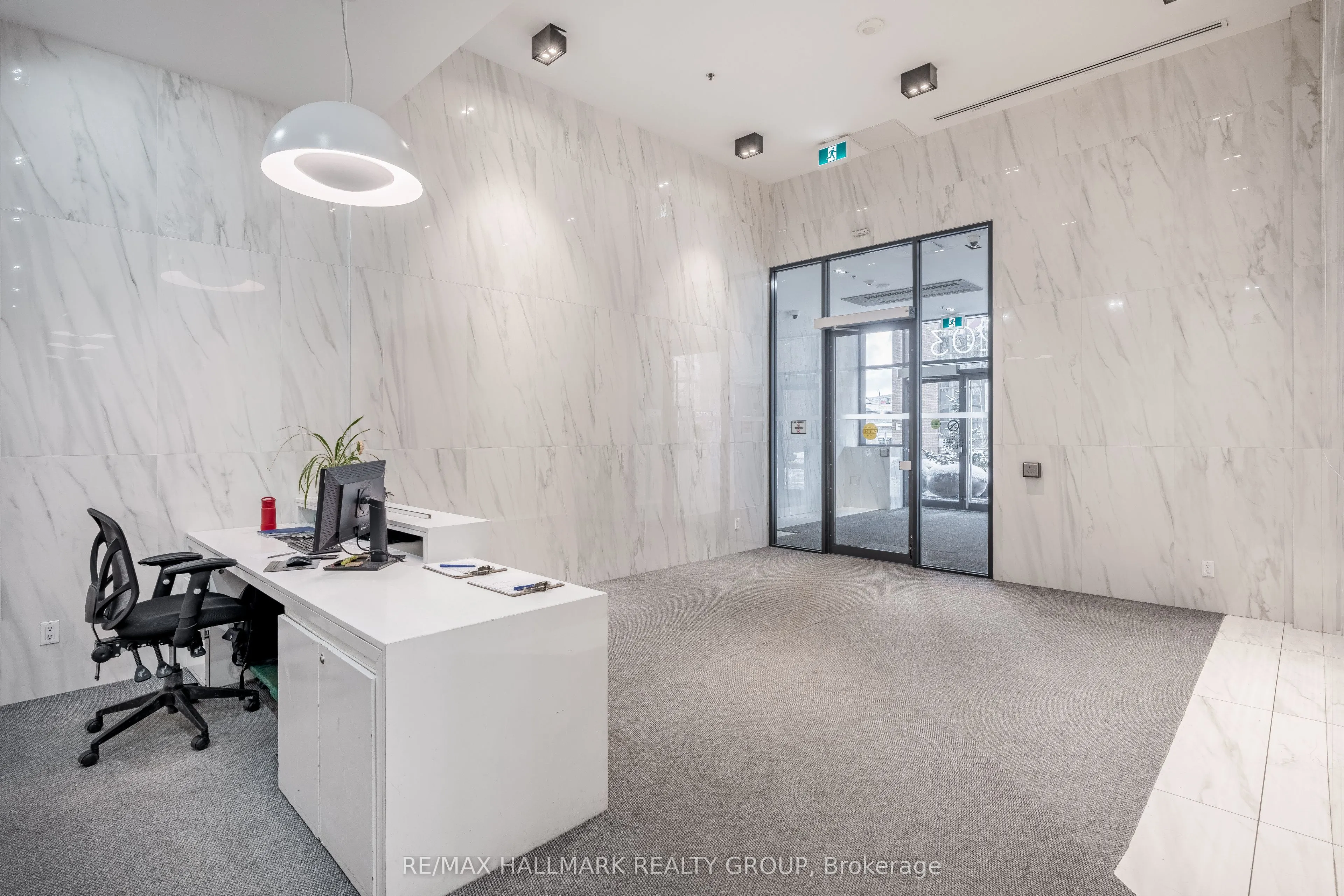 203 Catherine Street W #710