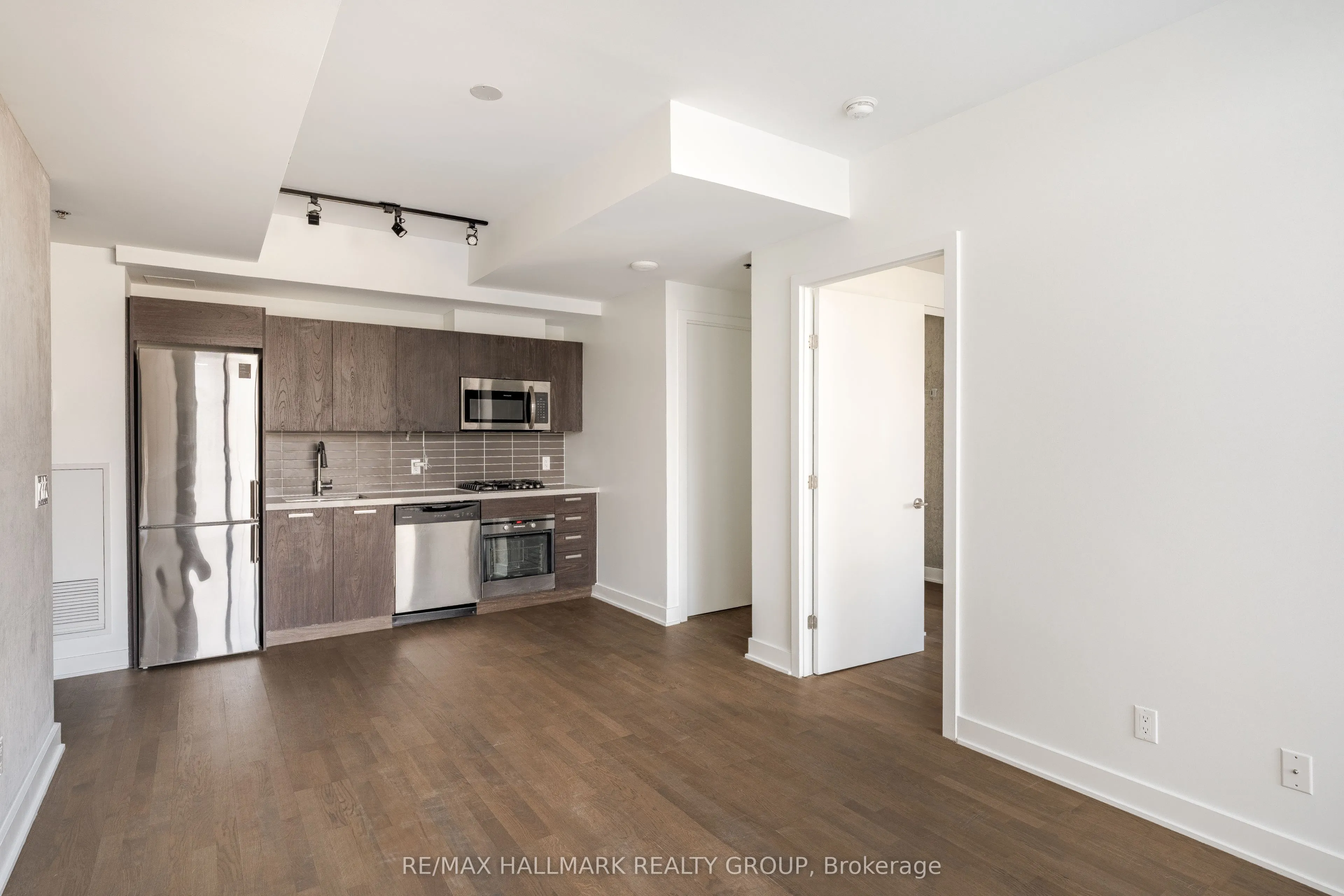 203 Catherine Street W #710