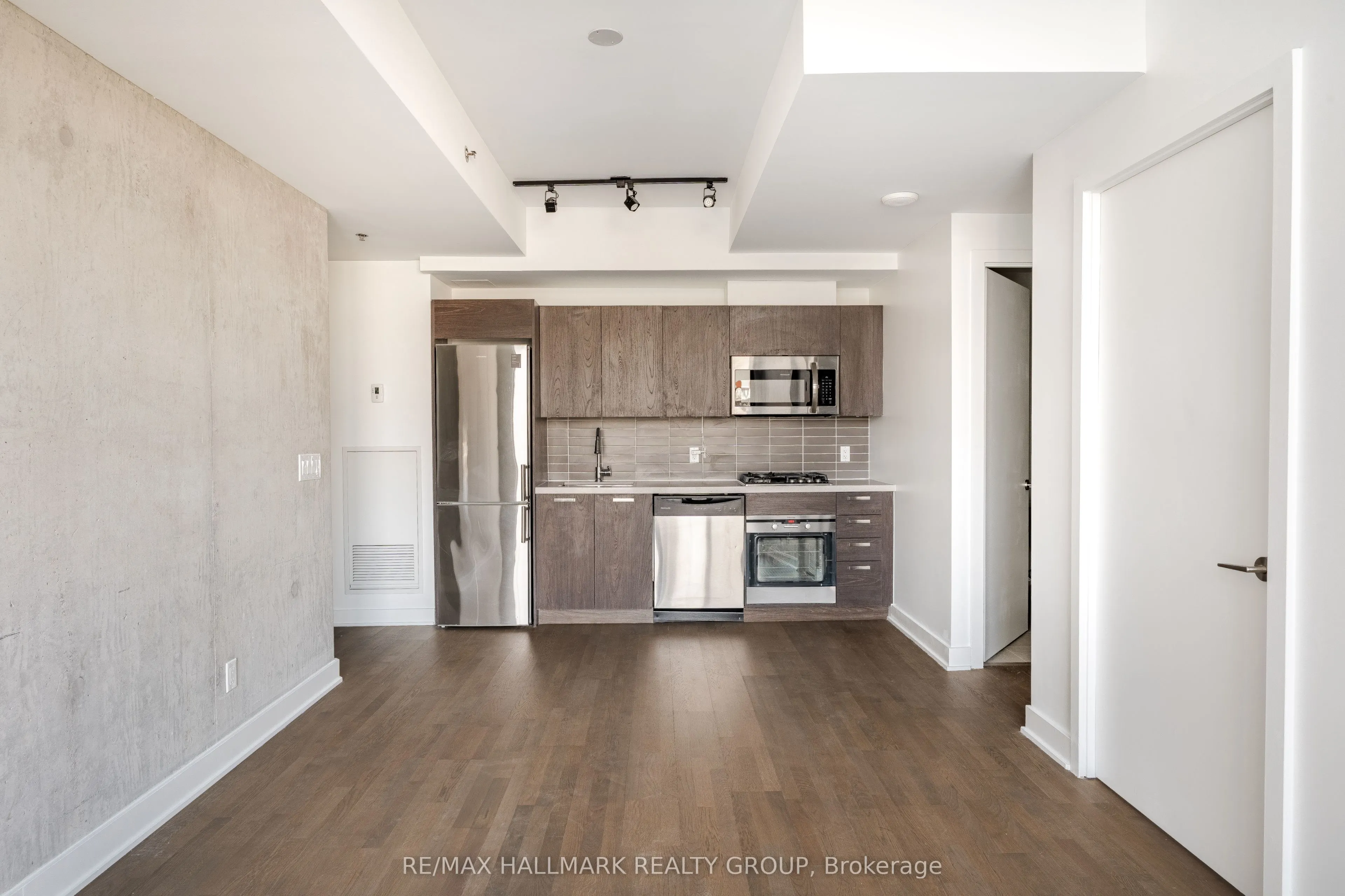 203 Catherine Street W #710