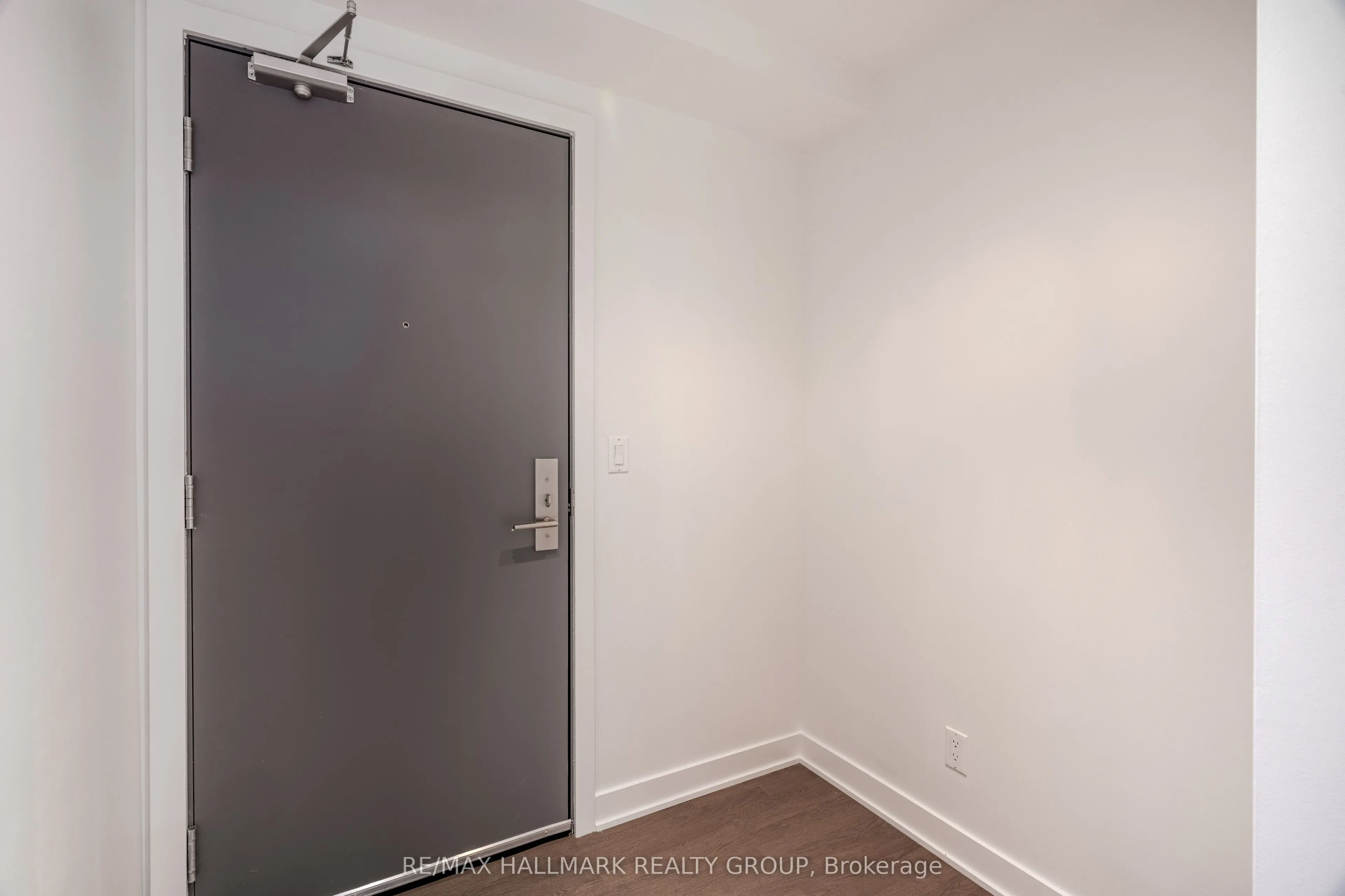 203 Catherine Street W #710