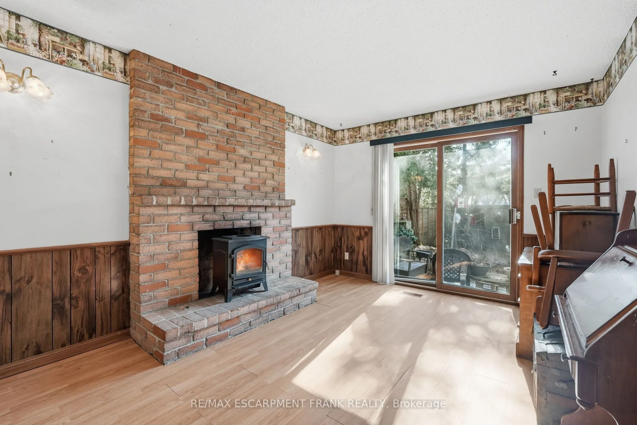 471 KNIGHTSBRIDGE Crescent