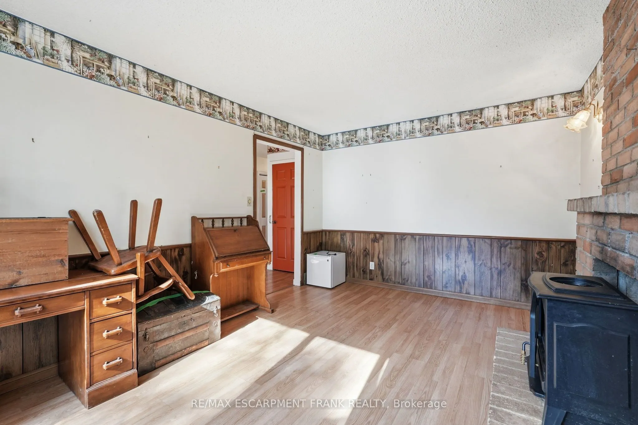 471 KNIGHTSBRIDGE Crescent
