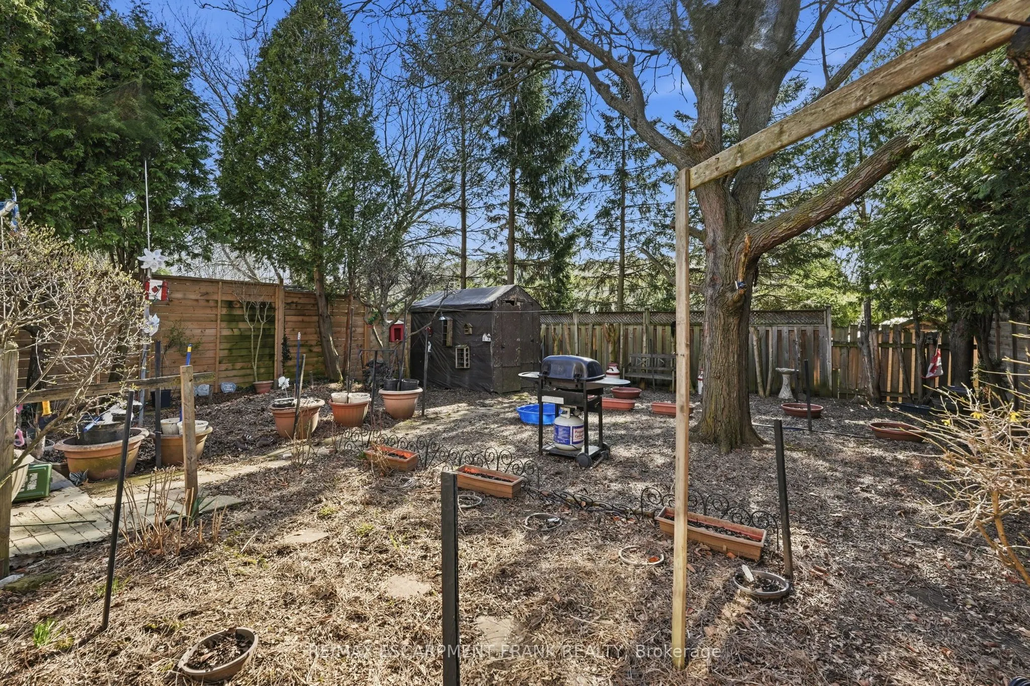 471 KNIGHTSBRIDGE Crescent