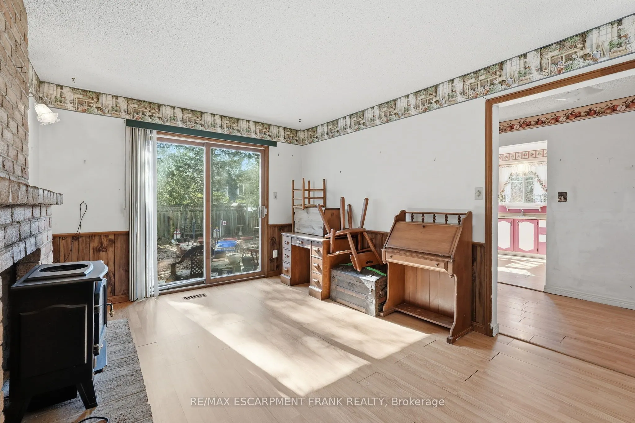 471 KNIGHTSBRIDGE Crescent