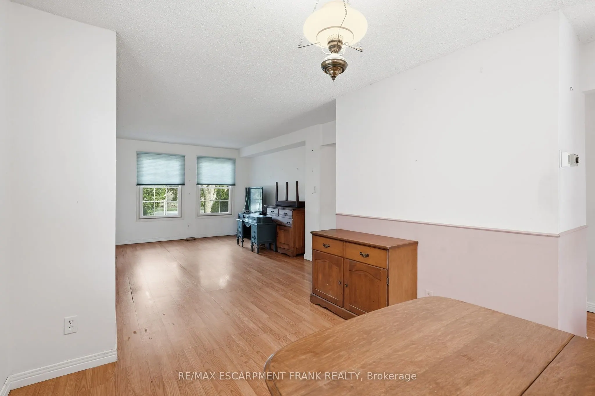 471 KNIGHTSBRIDGE Crescent