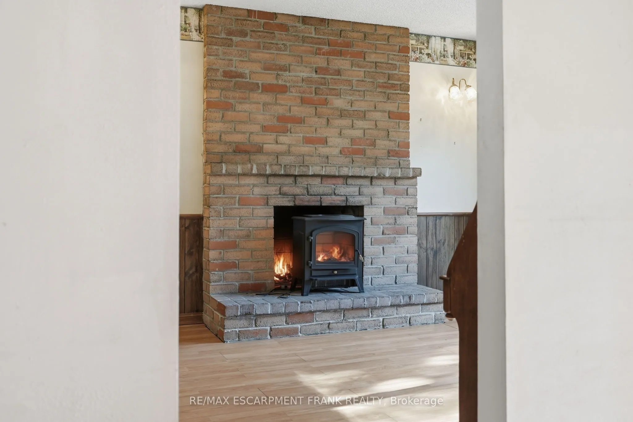 471 KNIGHTSBRIDGE Crescent
