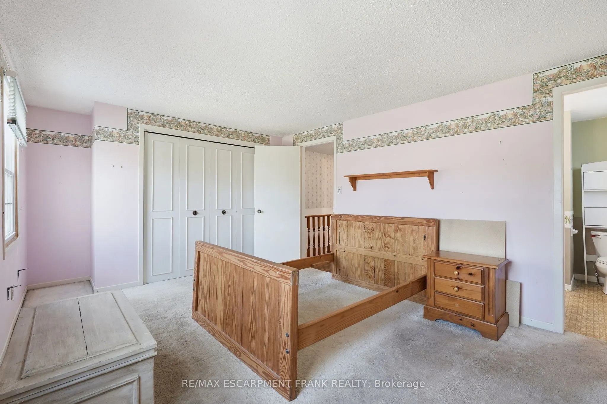 471 KNIGHTSBRIDGE Crescent