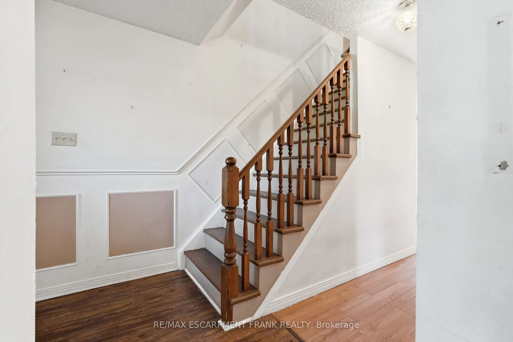 471 KNIGHTSBRIDGE Crescent