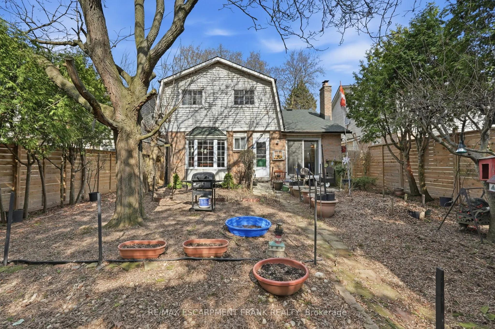 471 KNIGHTSBRIDGE Crescent