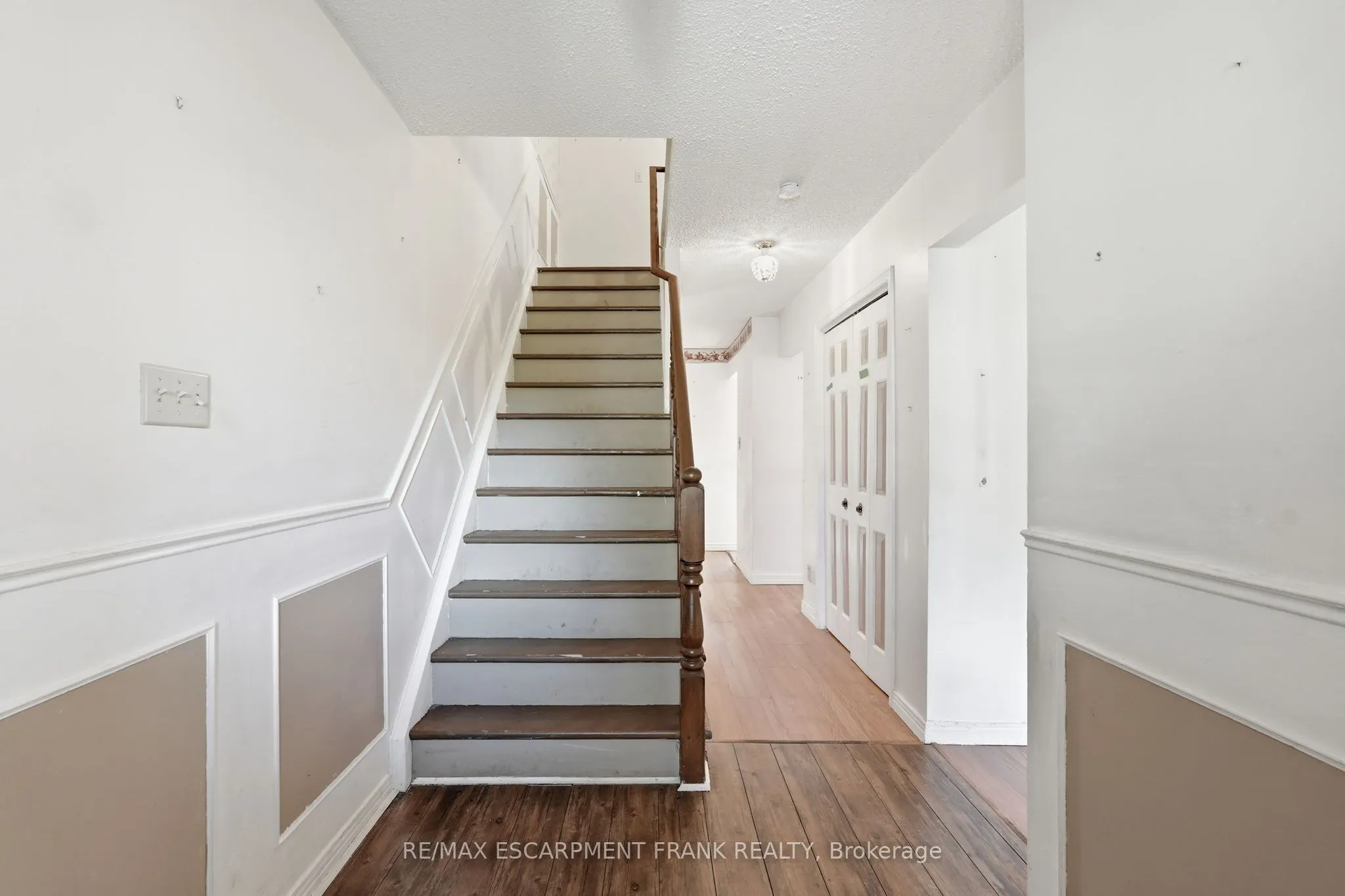 471 KNIGHTSBRIDGE Crescent