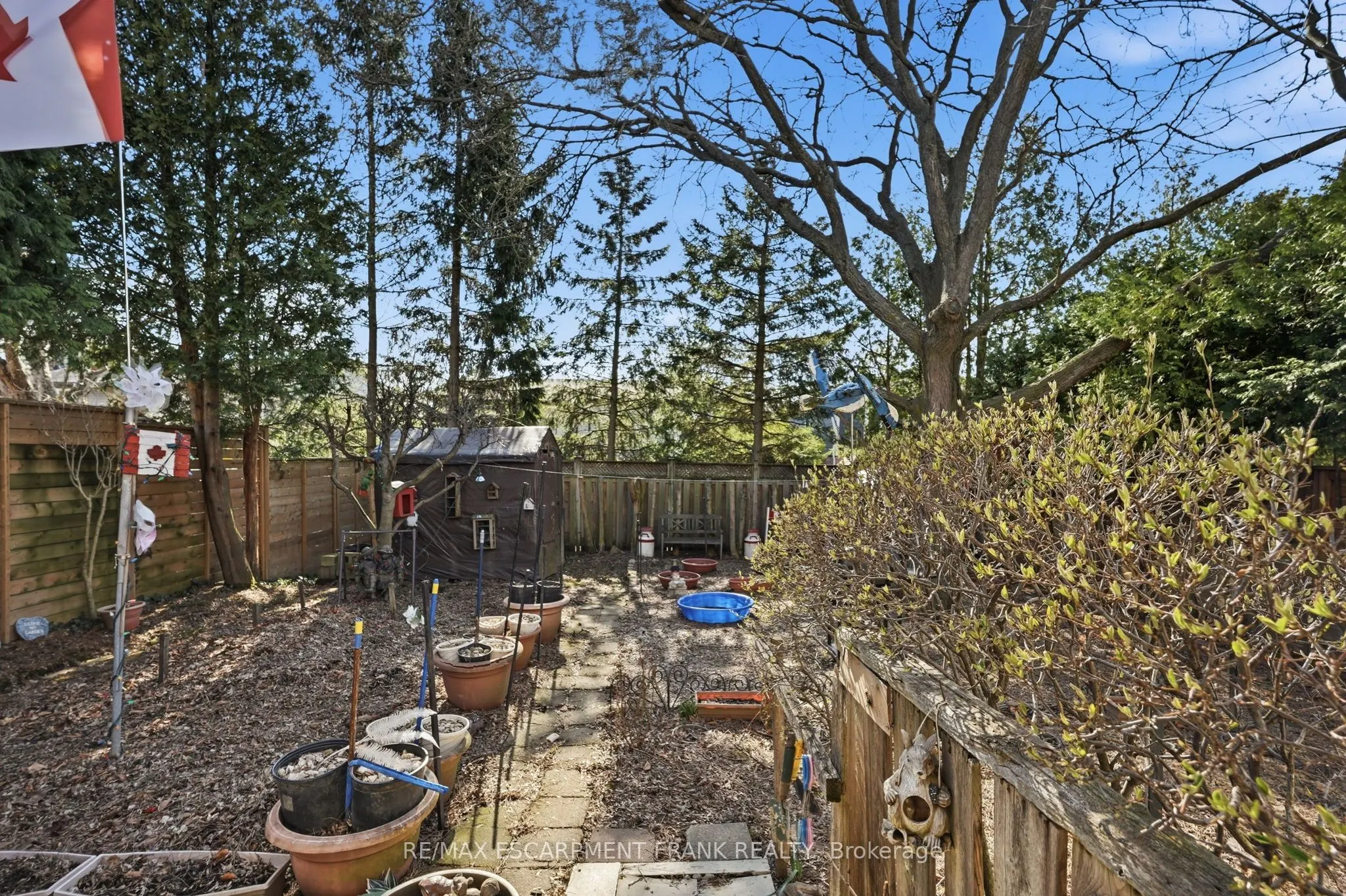 471 KNIGHTSBRIDGE Crescent