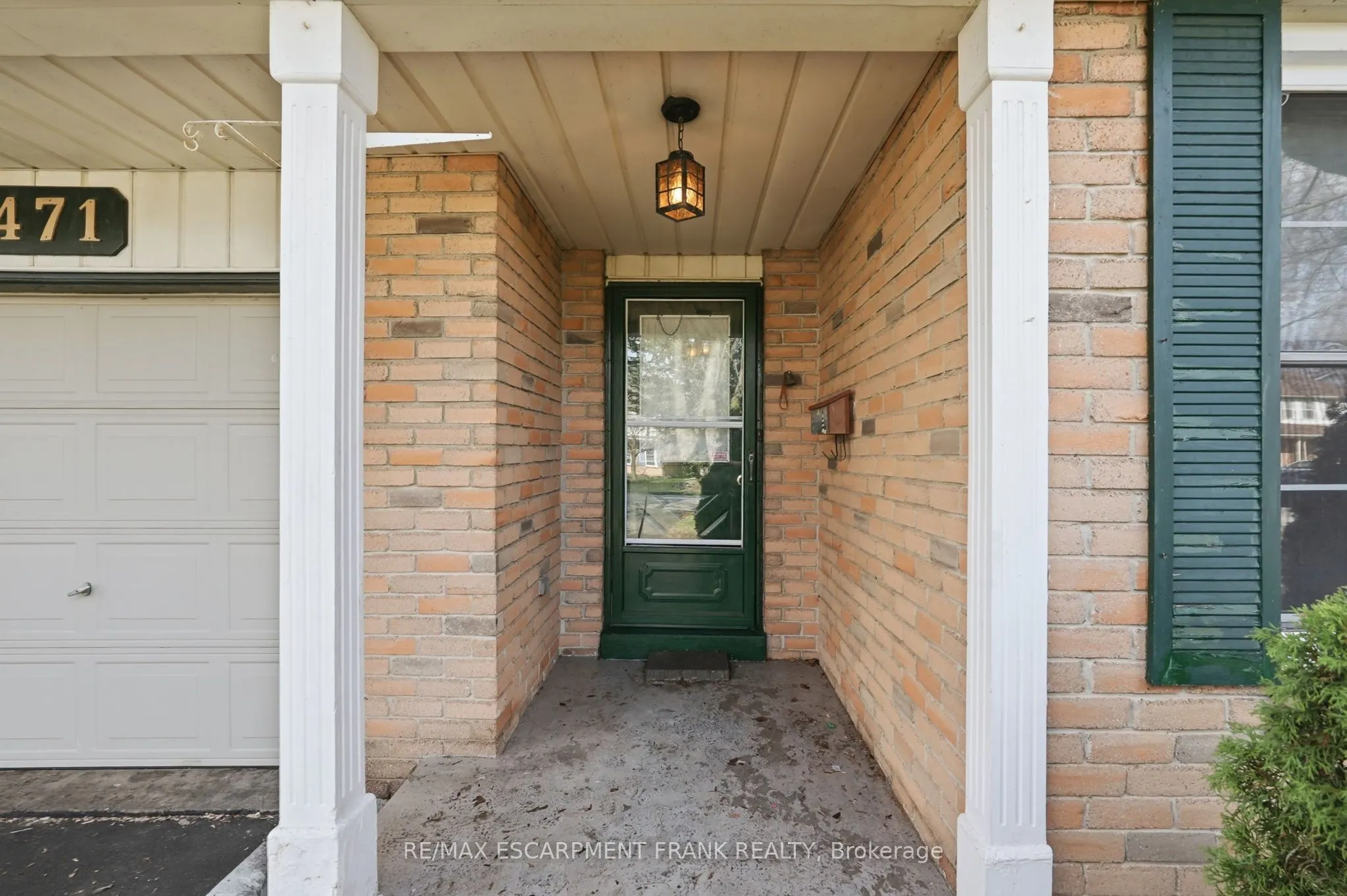 471 KNIGHTSBRIDGE Crescent