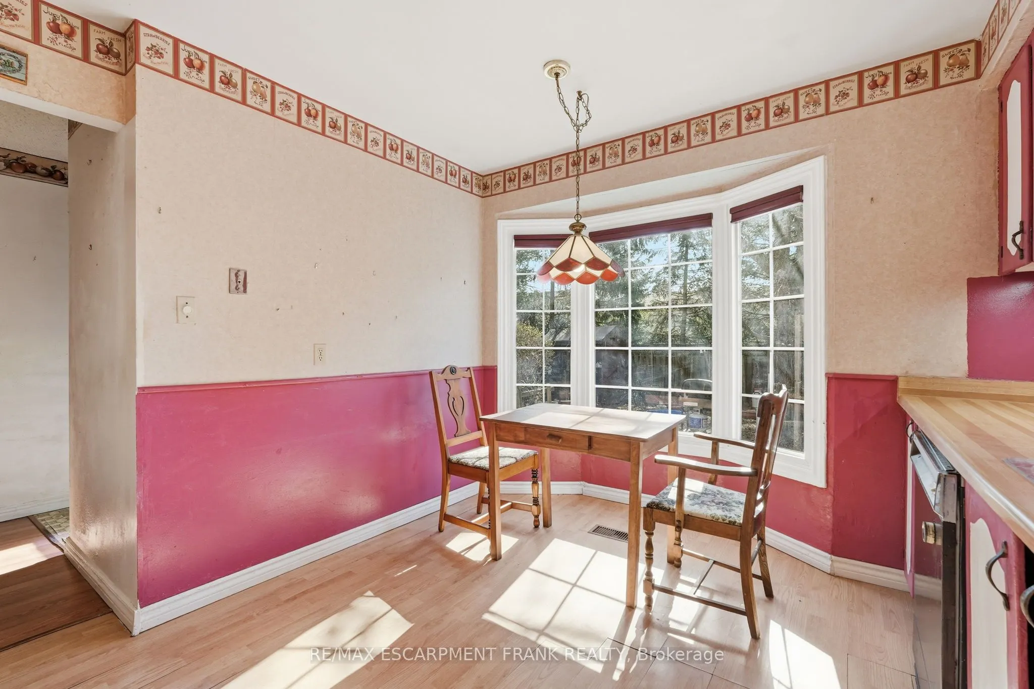471 KNIGHTSBRIDGE Crescent