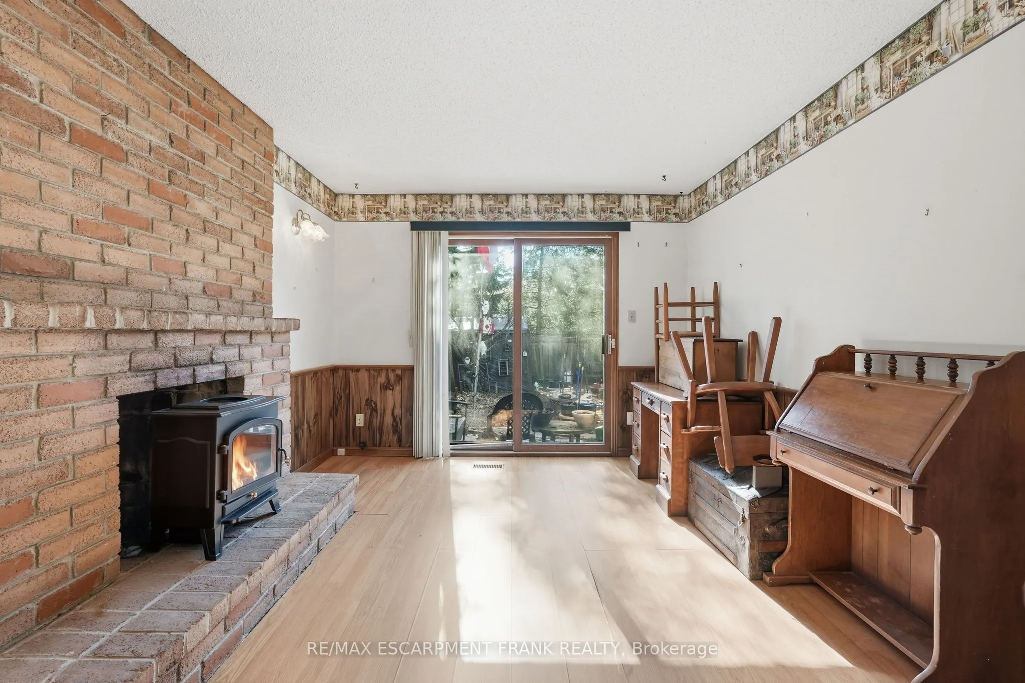 471 KNIGHTSBRIDGE Crescent