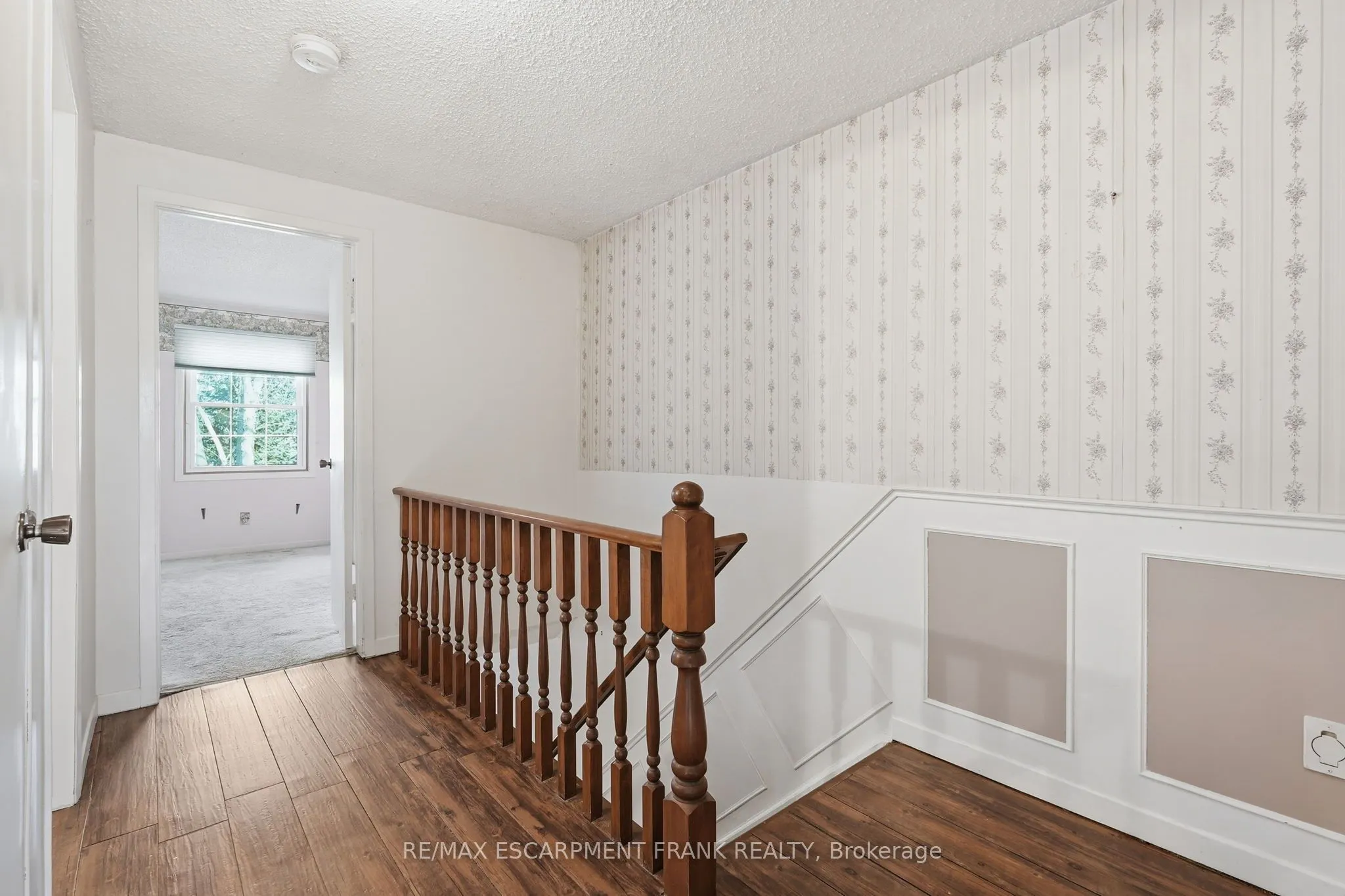 471 KNIGHTSBRIDGE Crescent