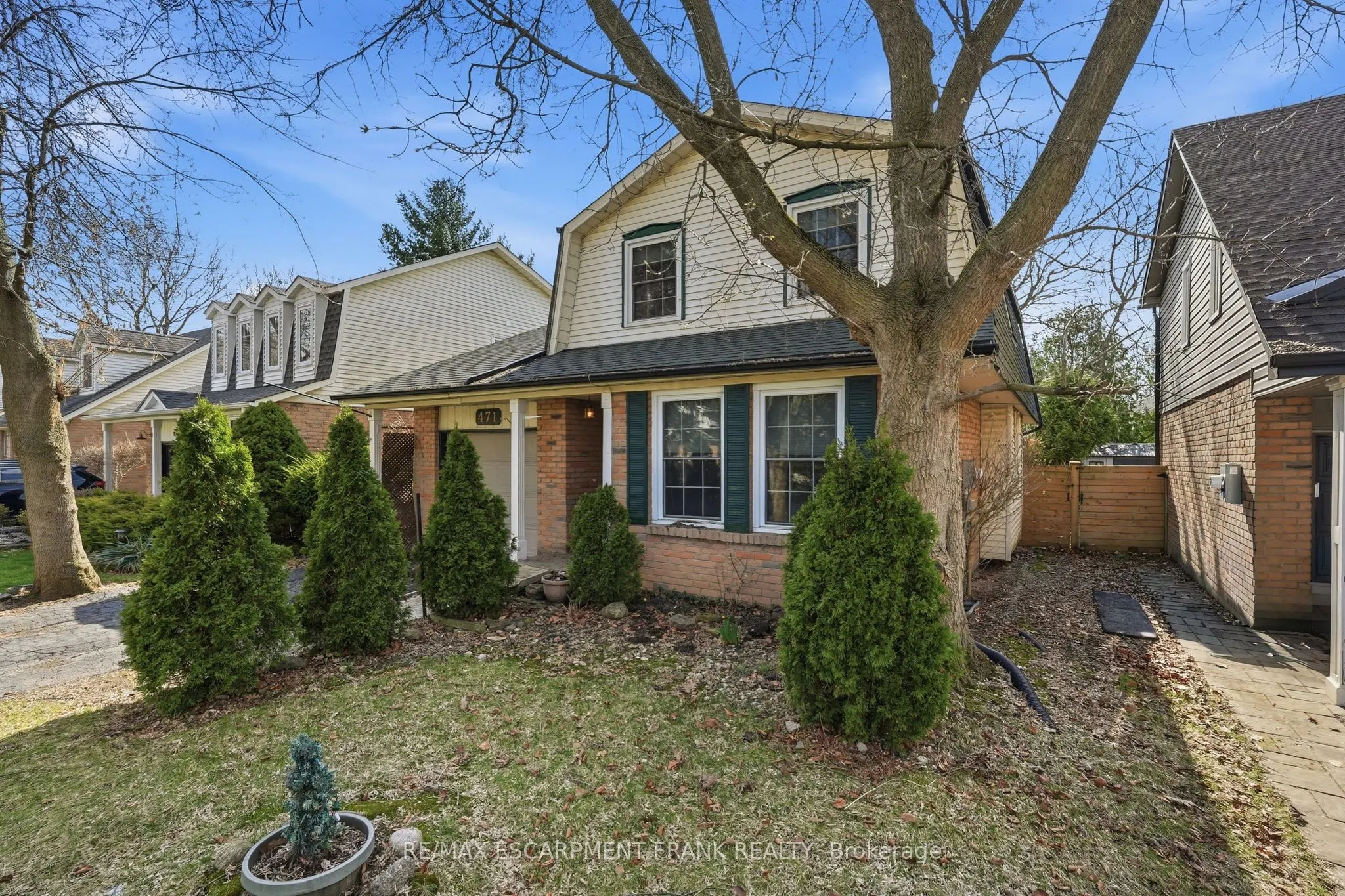 471 KNIGHTSBRIDGE Crescent