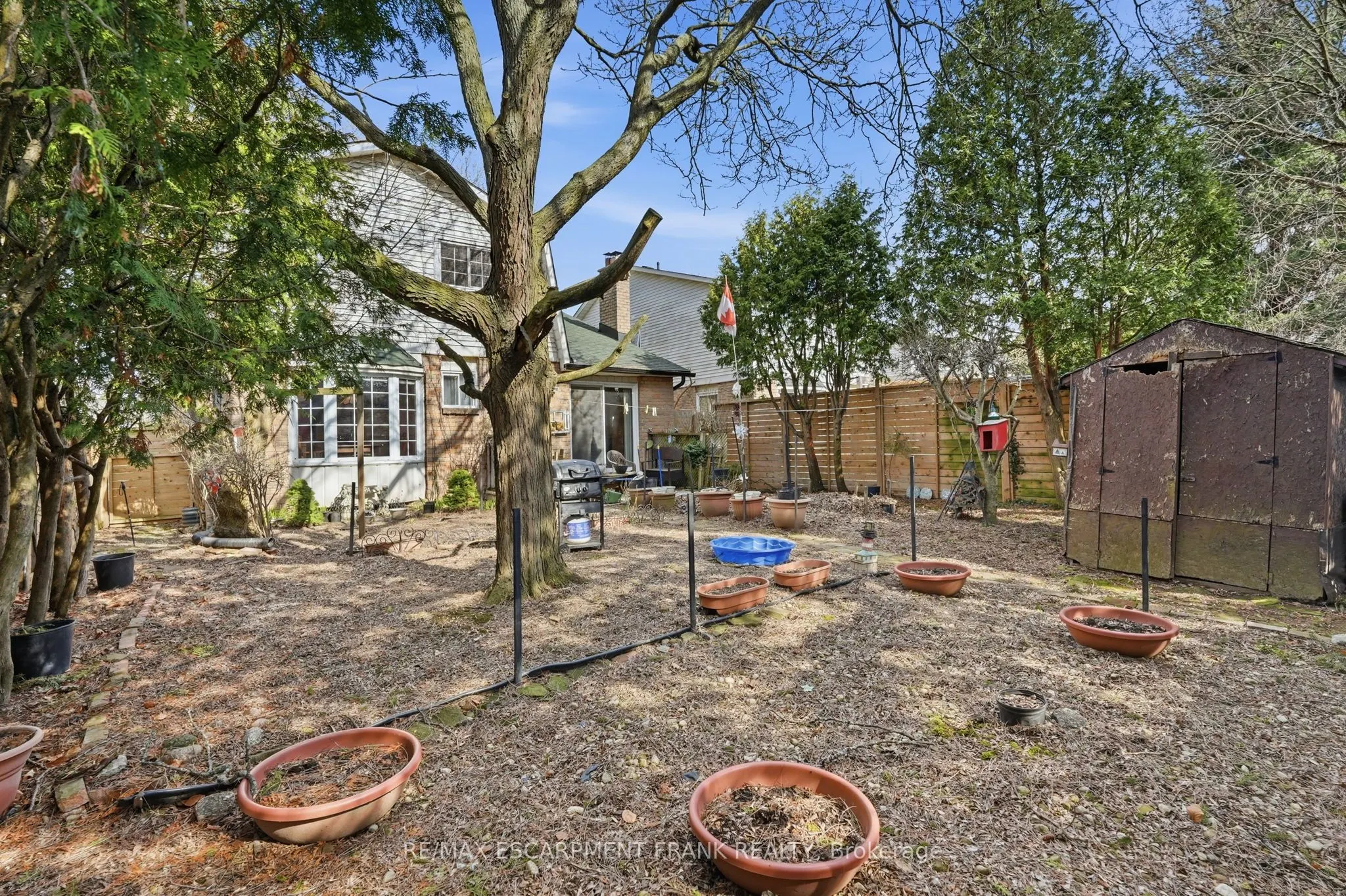 471 KNIGHTSBRIDGE Crescent