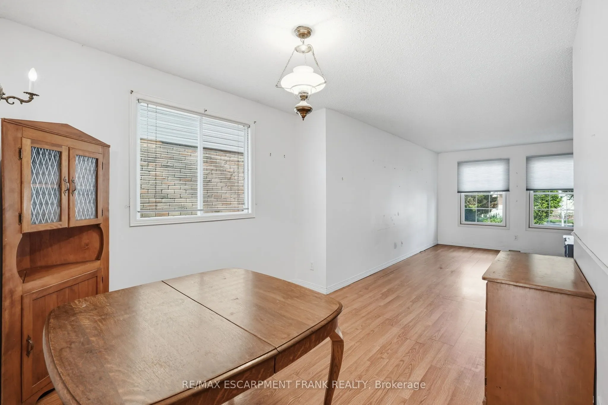 471 KNIGHTSBRIDGE Crescent