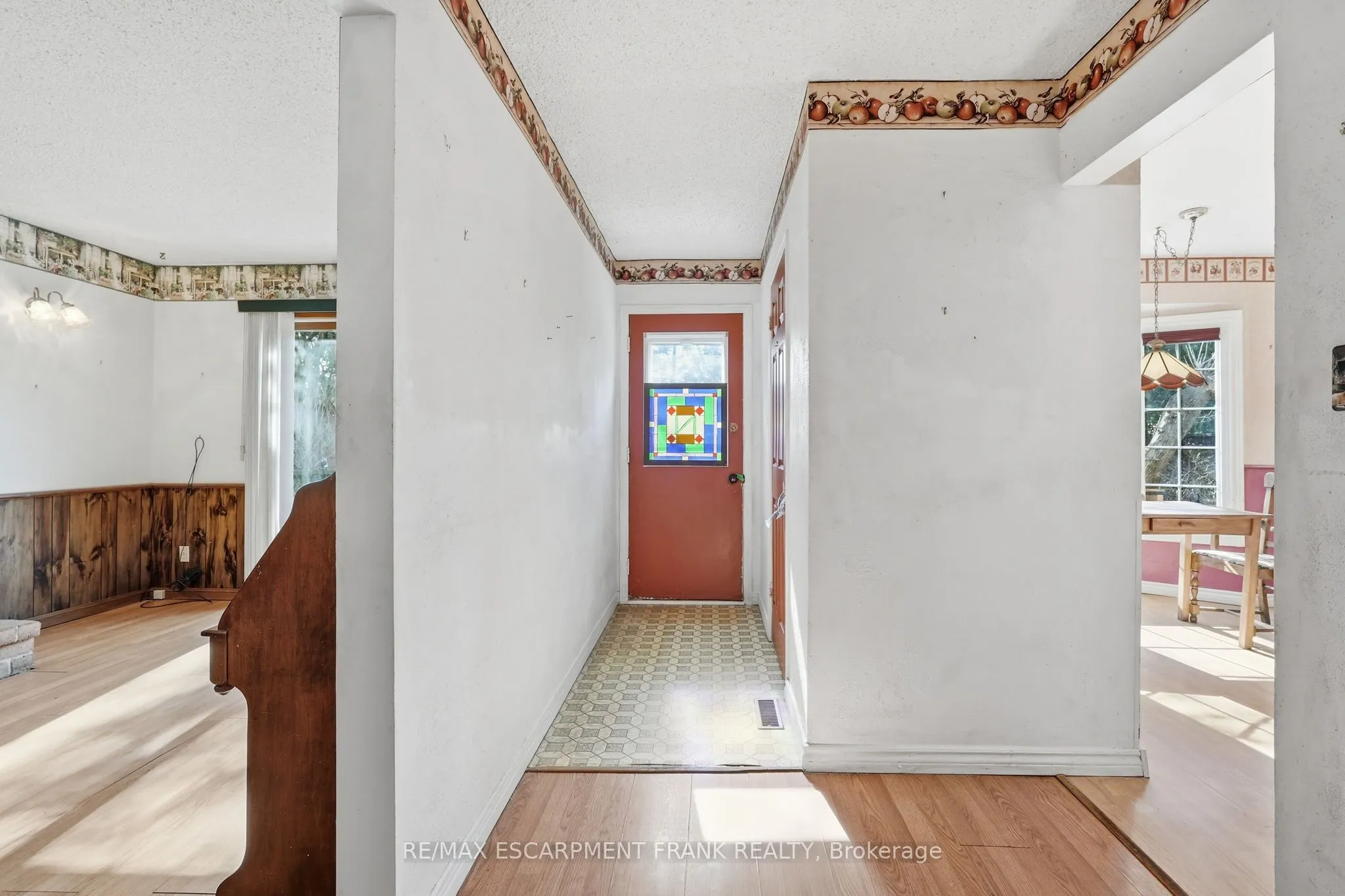 471 KNIGHTSBRIDGE Crescent