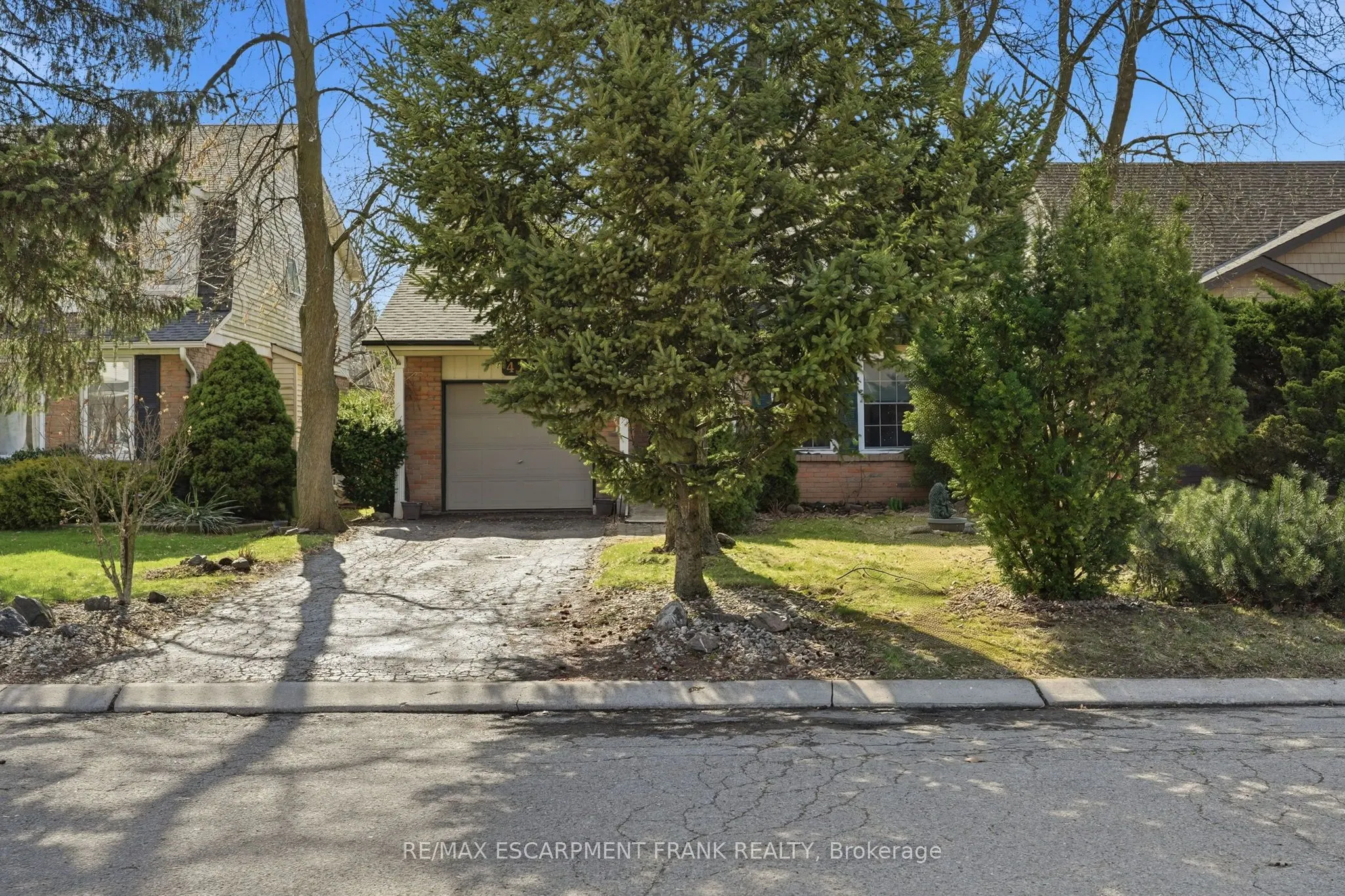 471 KNIGHTSBRIDGE Crescent
