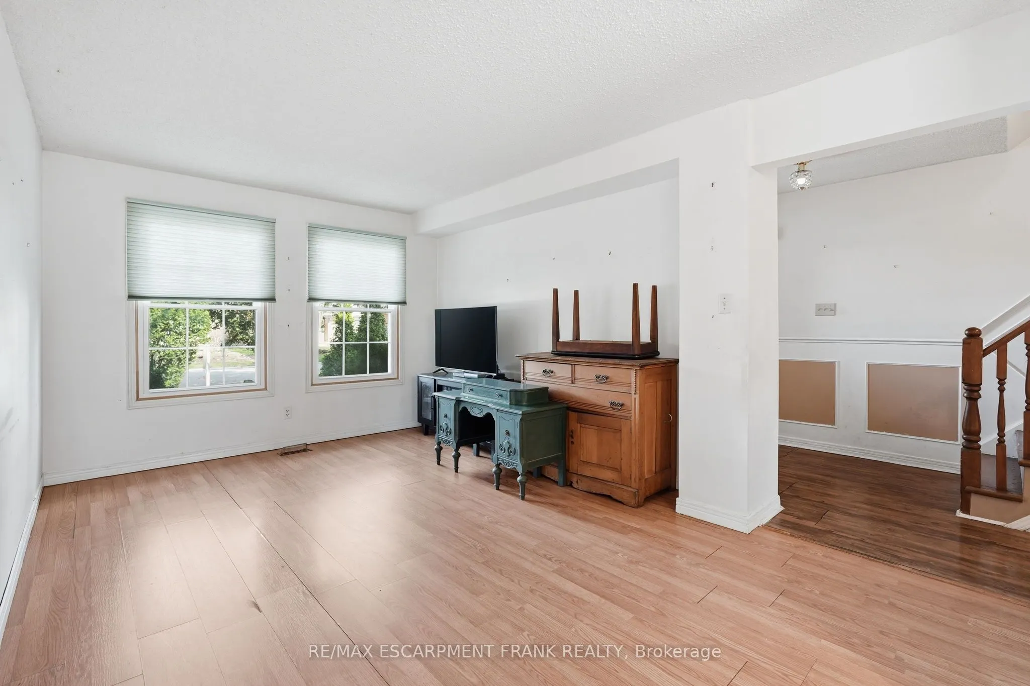 471 KNIGHTSBRIDGE Crescent