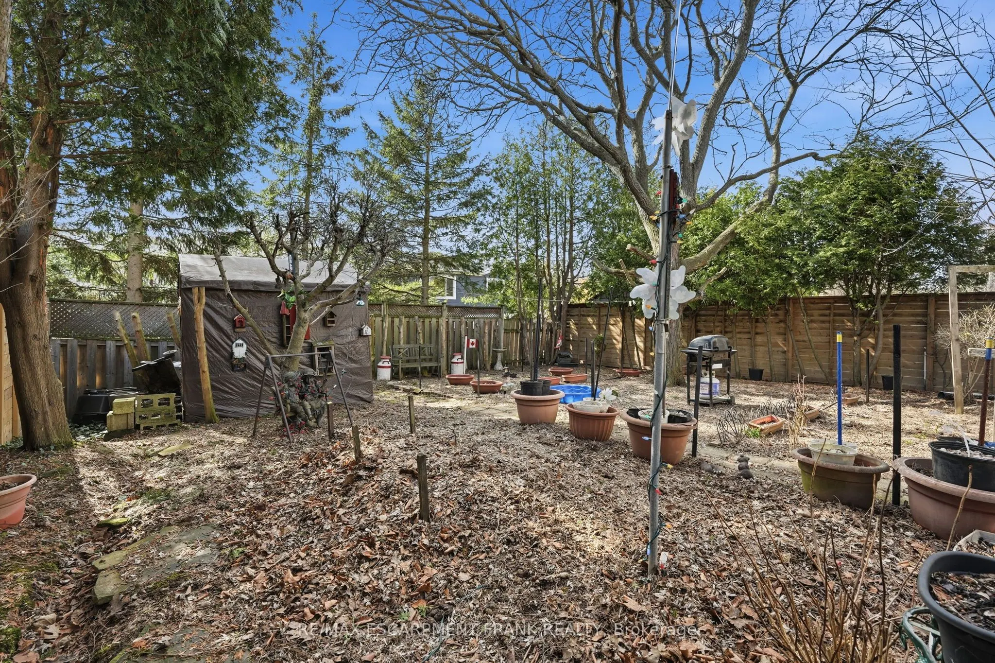 471 KNIGHTSBRIDGE Crescent