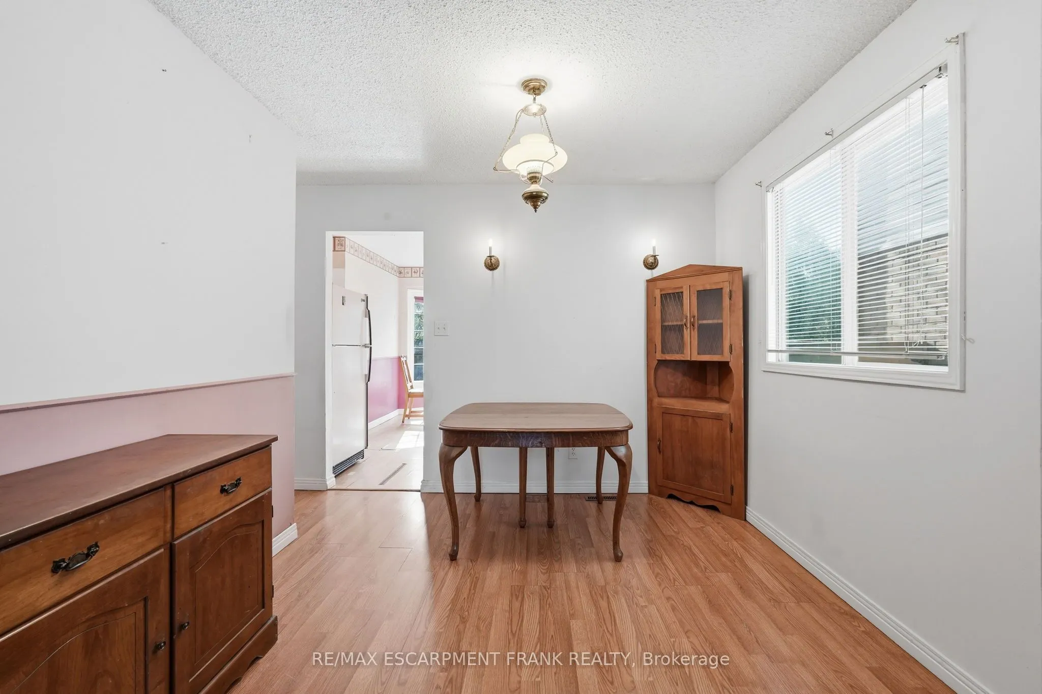 471 KNIGHTSBRIDGE Crescent