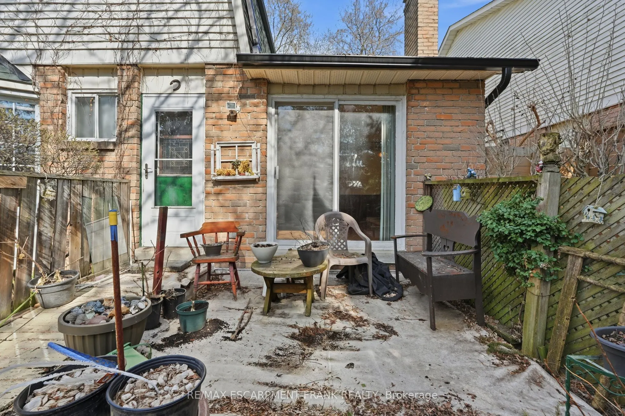 471 KNIGHTSBRIDGE Crescent