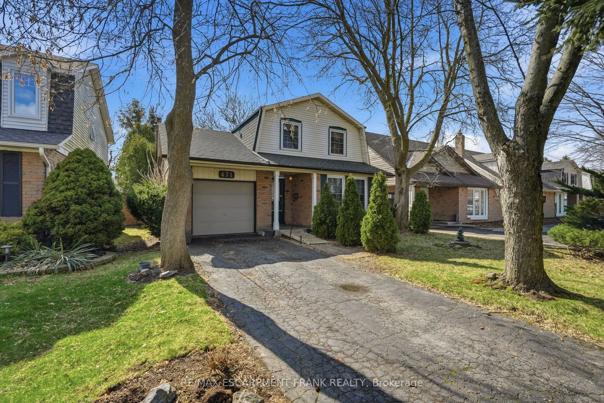 471 KNIGHTSBRIDGE Crescent