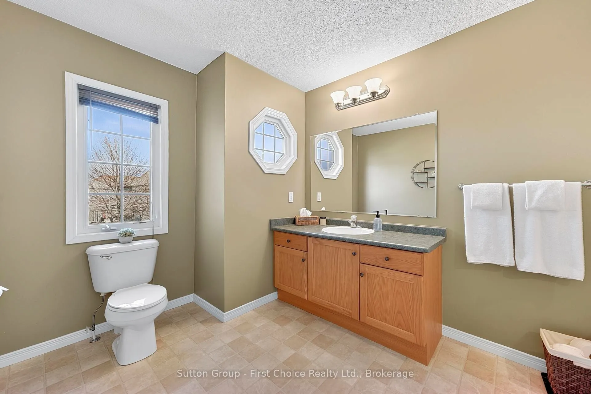 670 Reid Crescent
