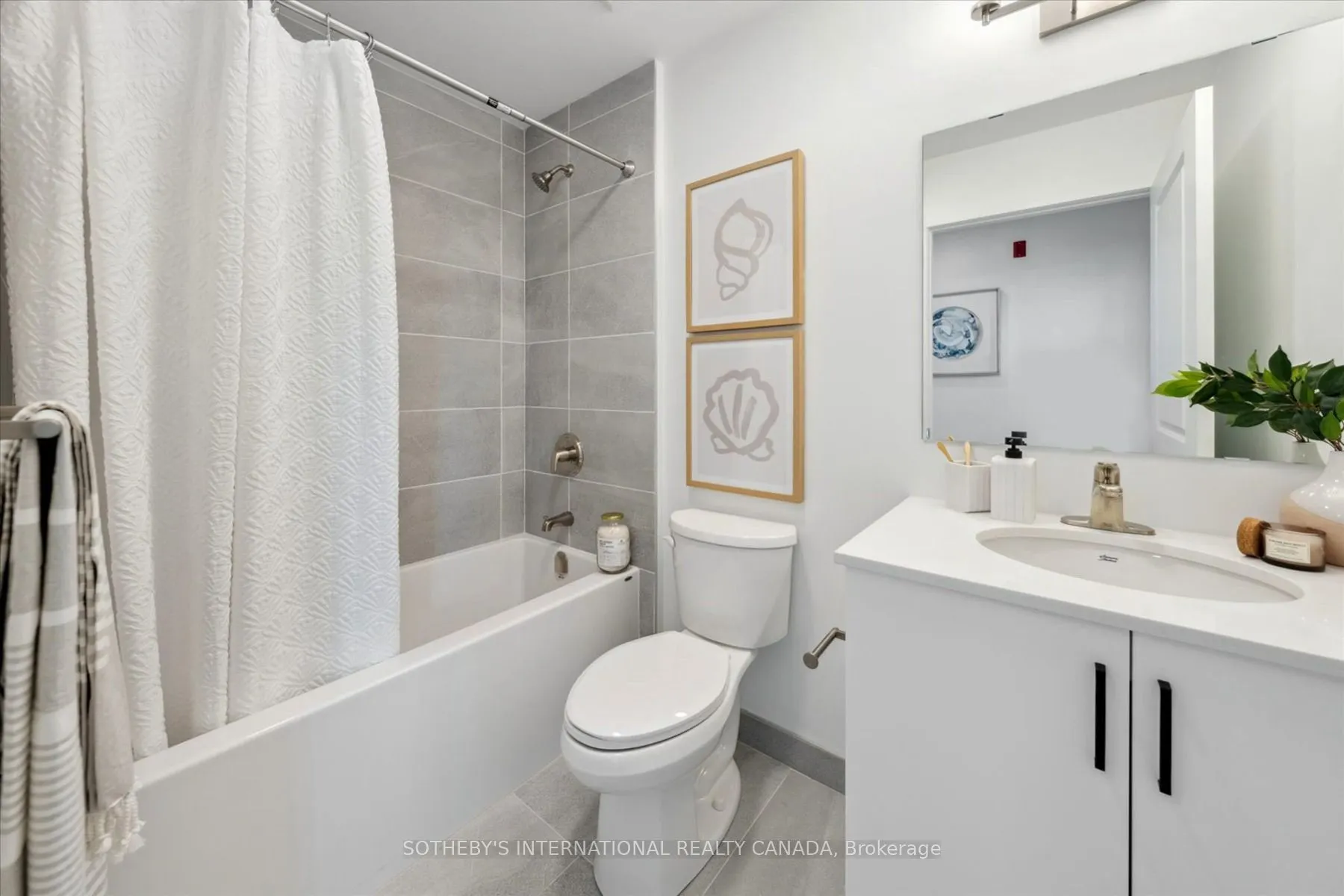 19B West Street N #201