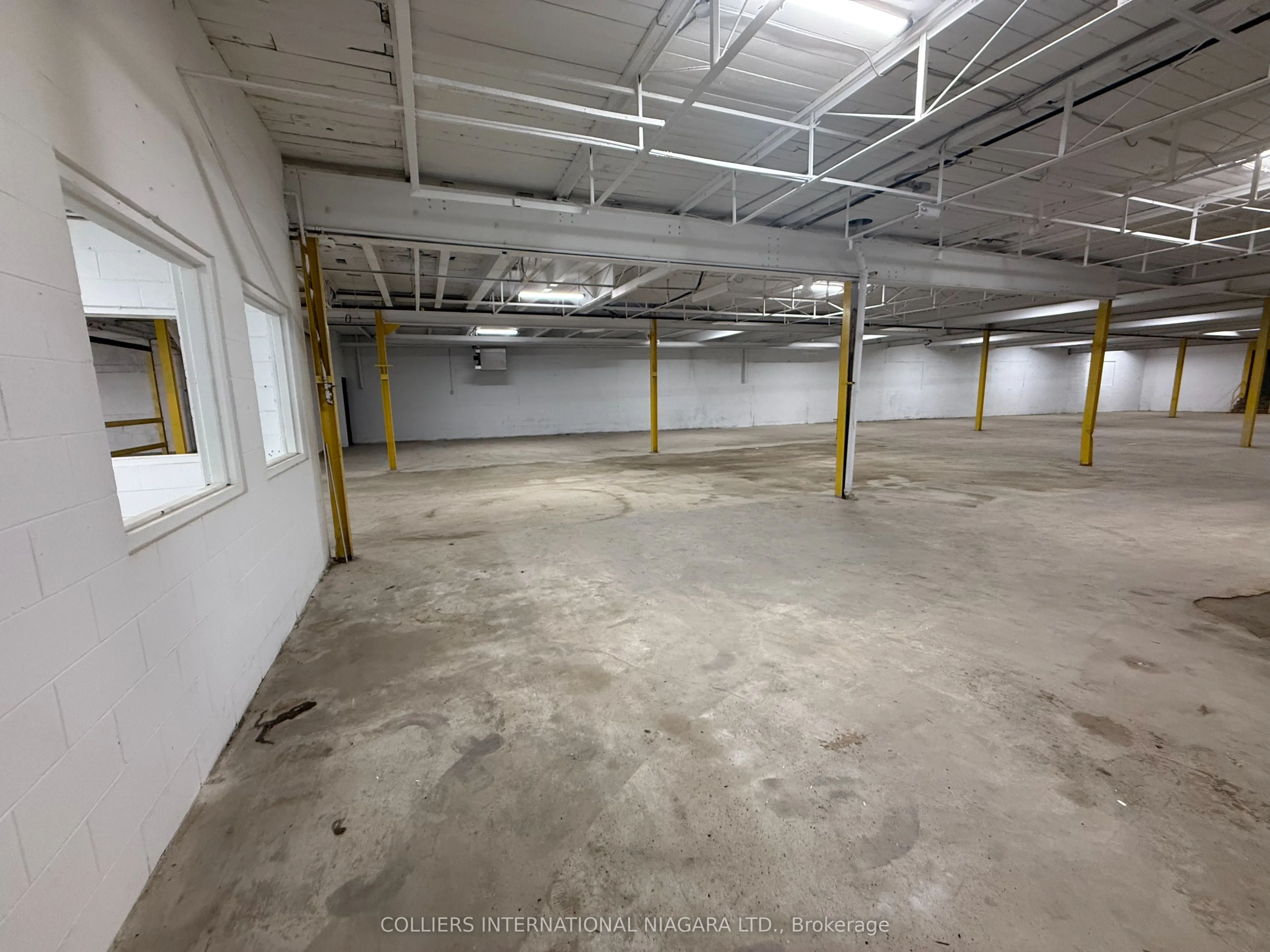 100 Wellington Street N