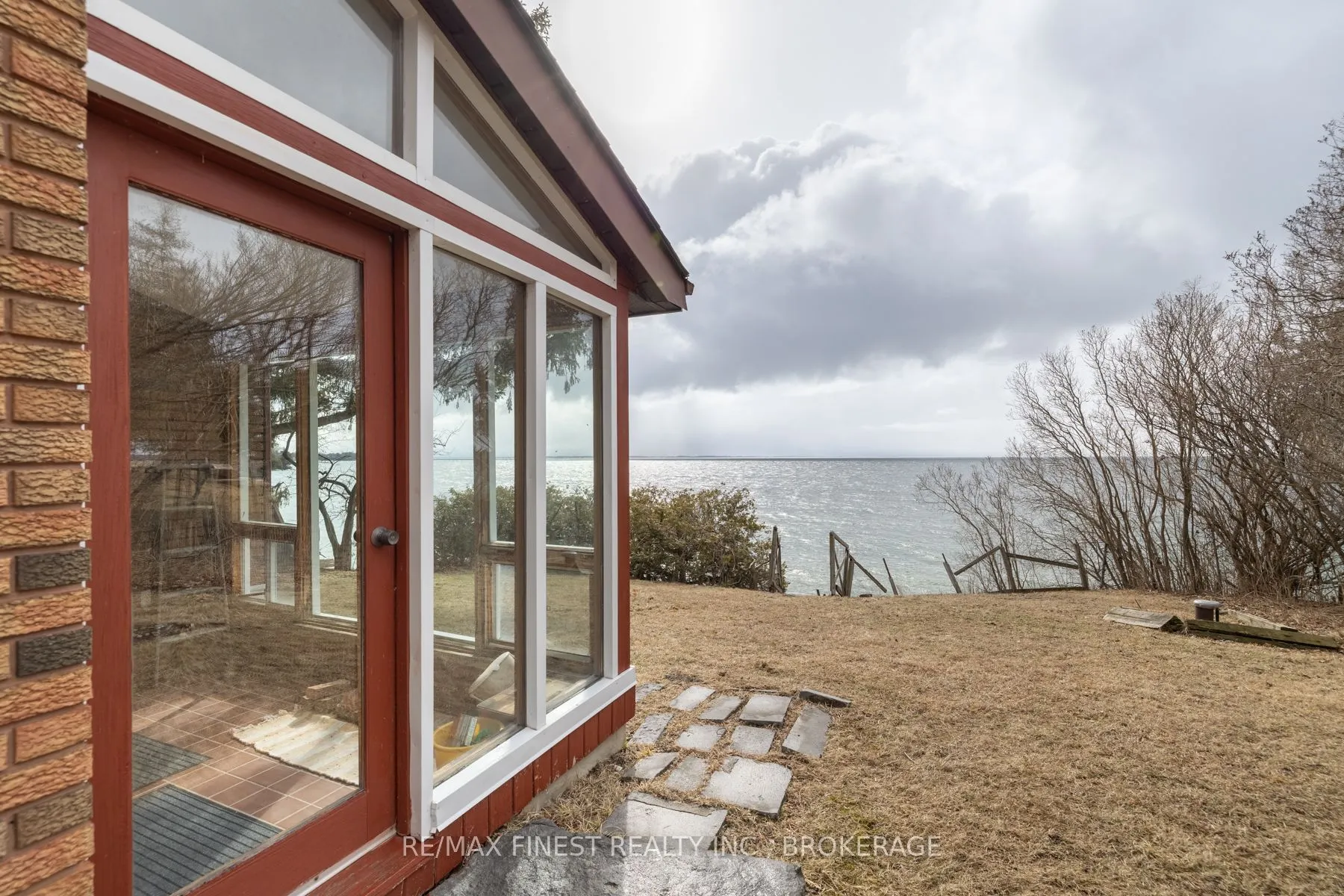 1141 Front Road