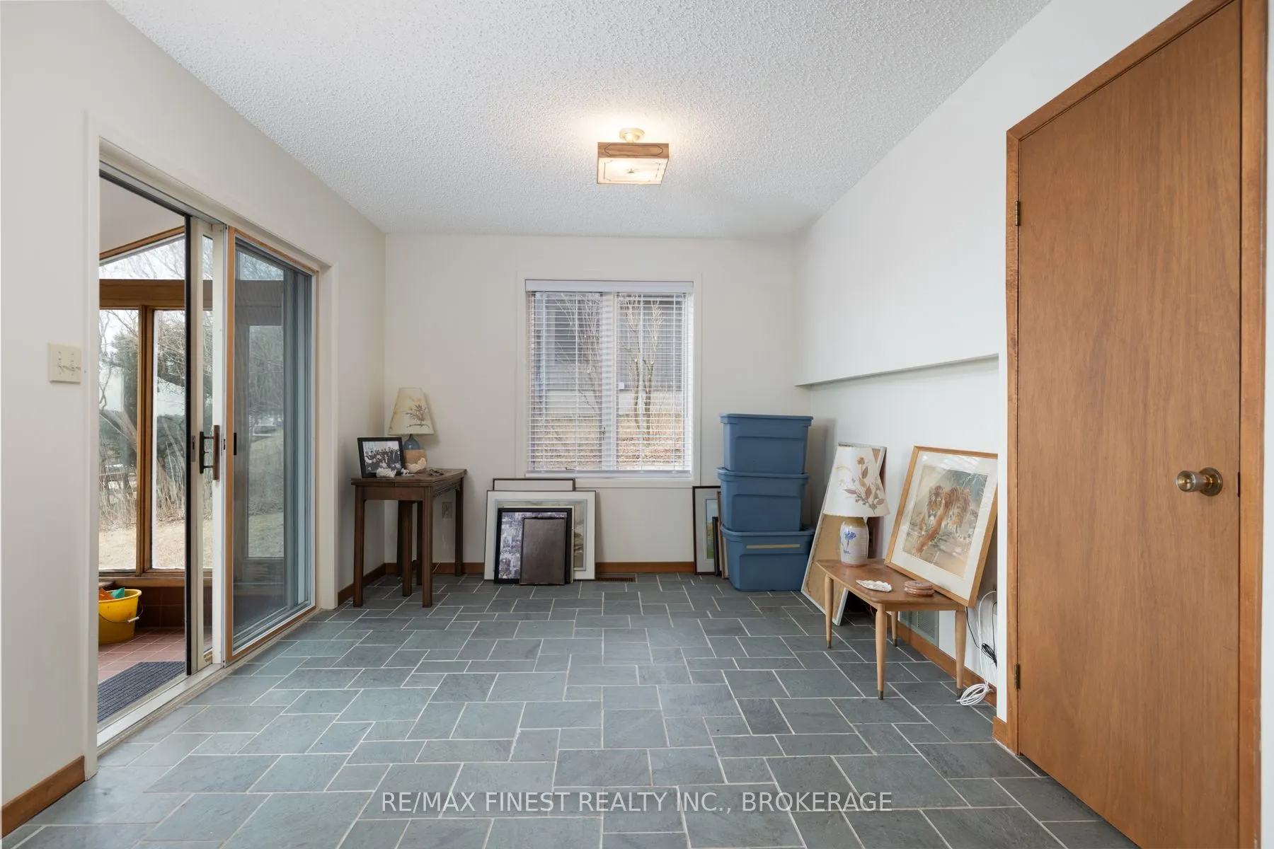 1141 Front Road