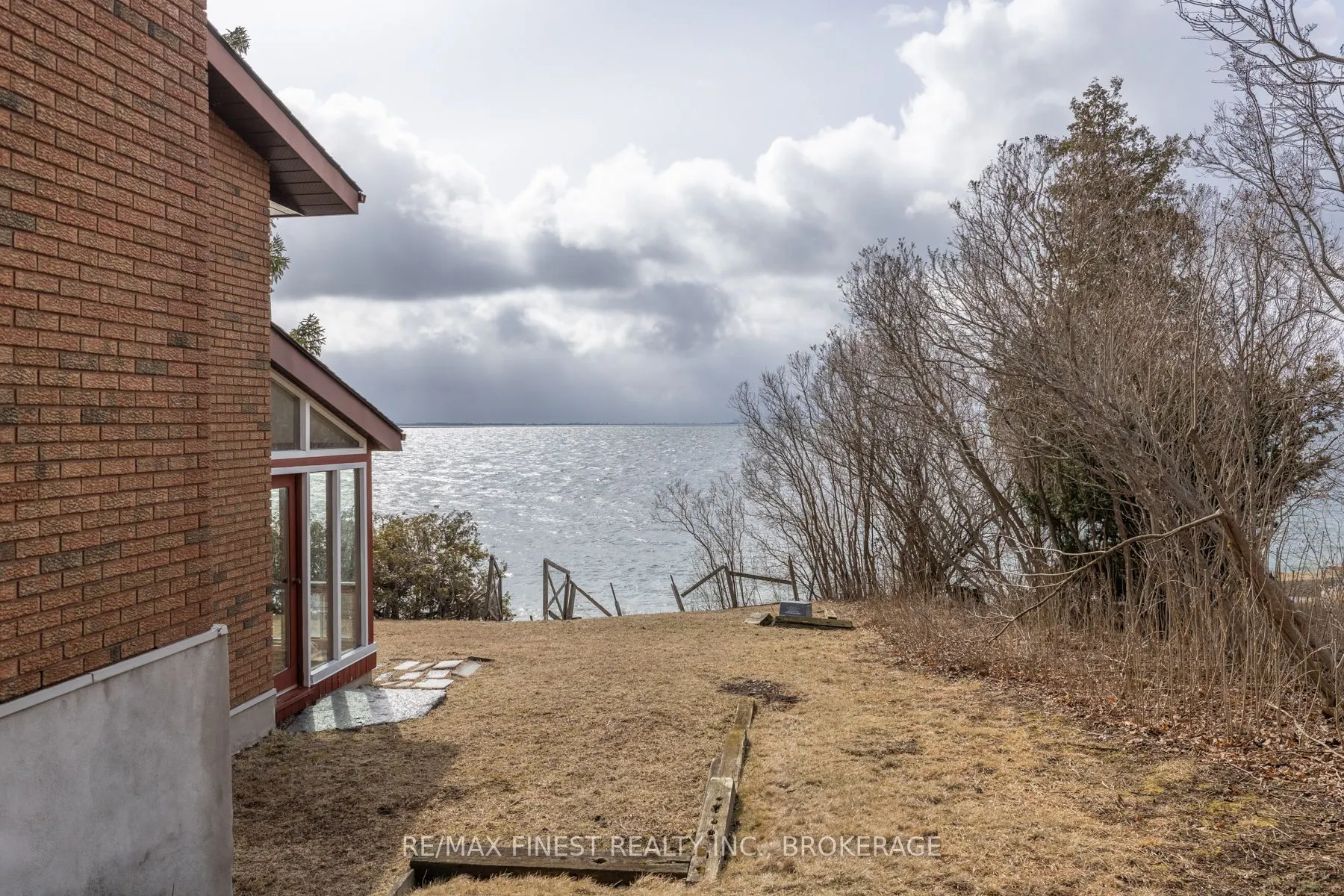 1141 Front Road