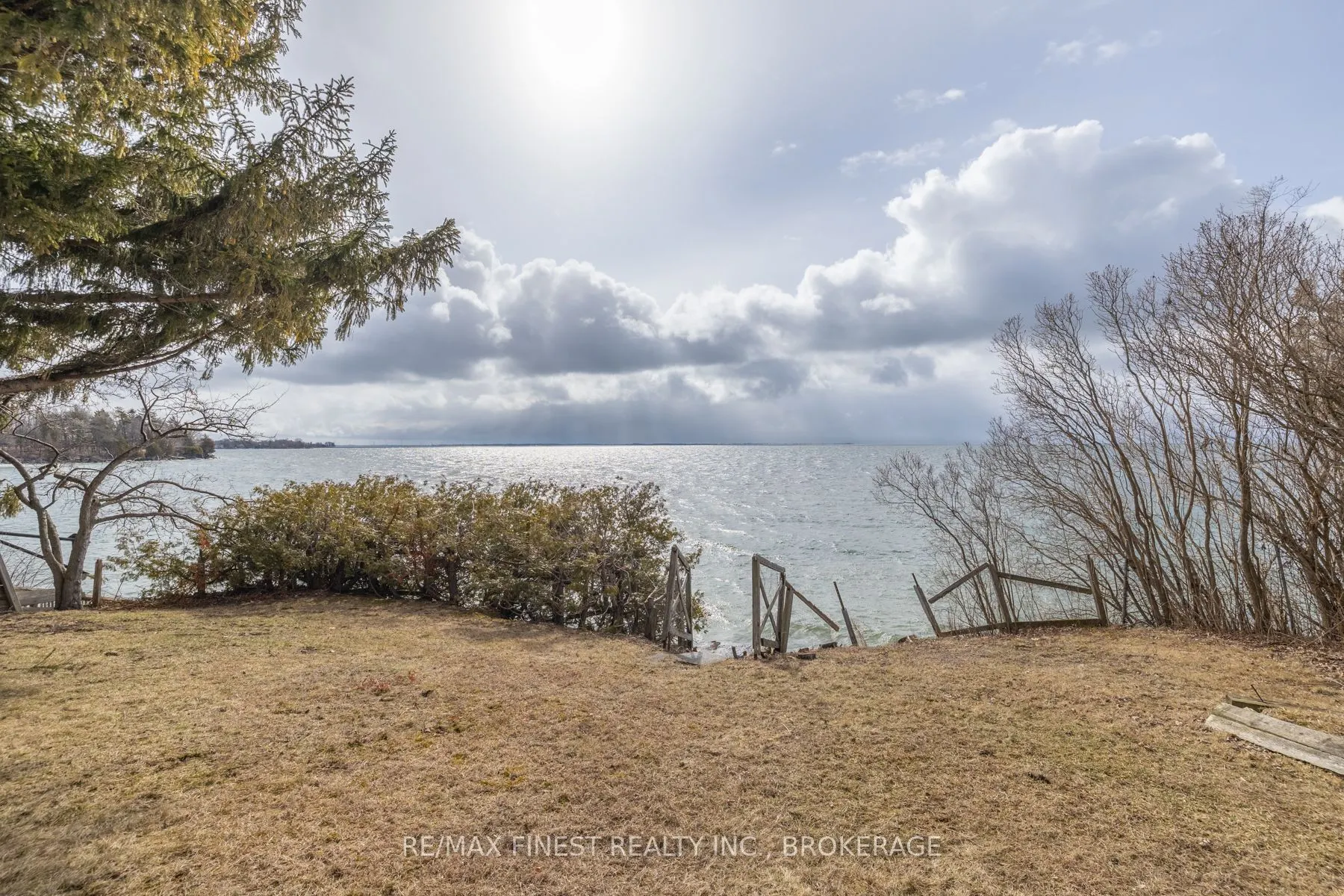 1141 Front Road