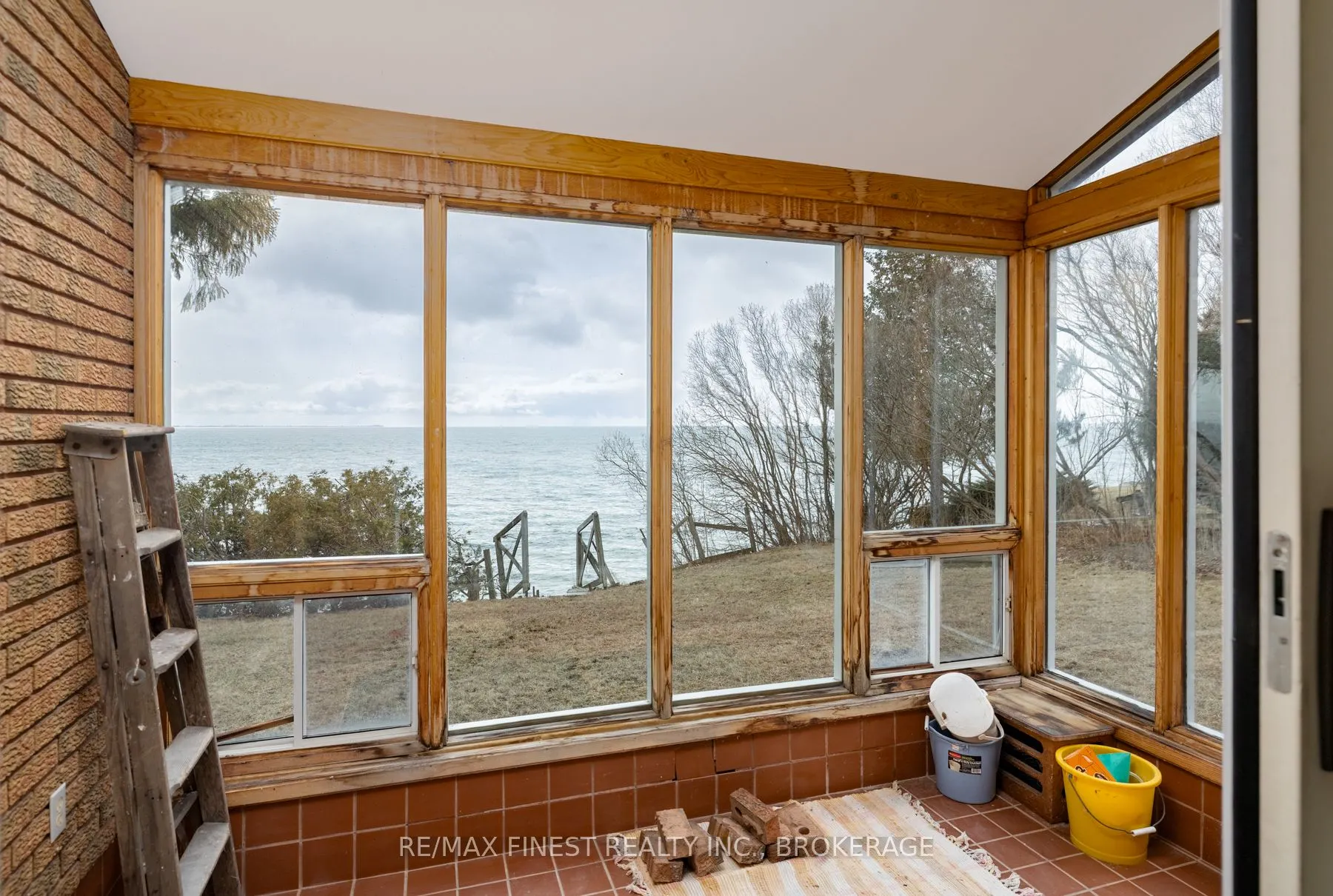 1141 Front Road