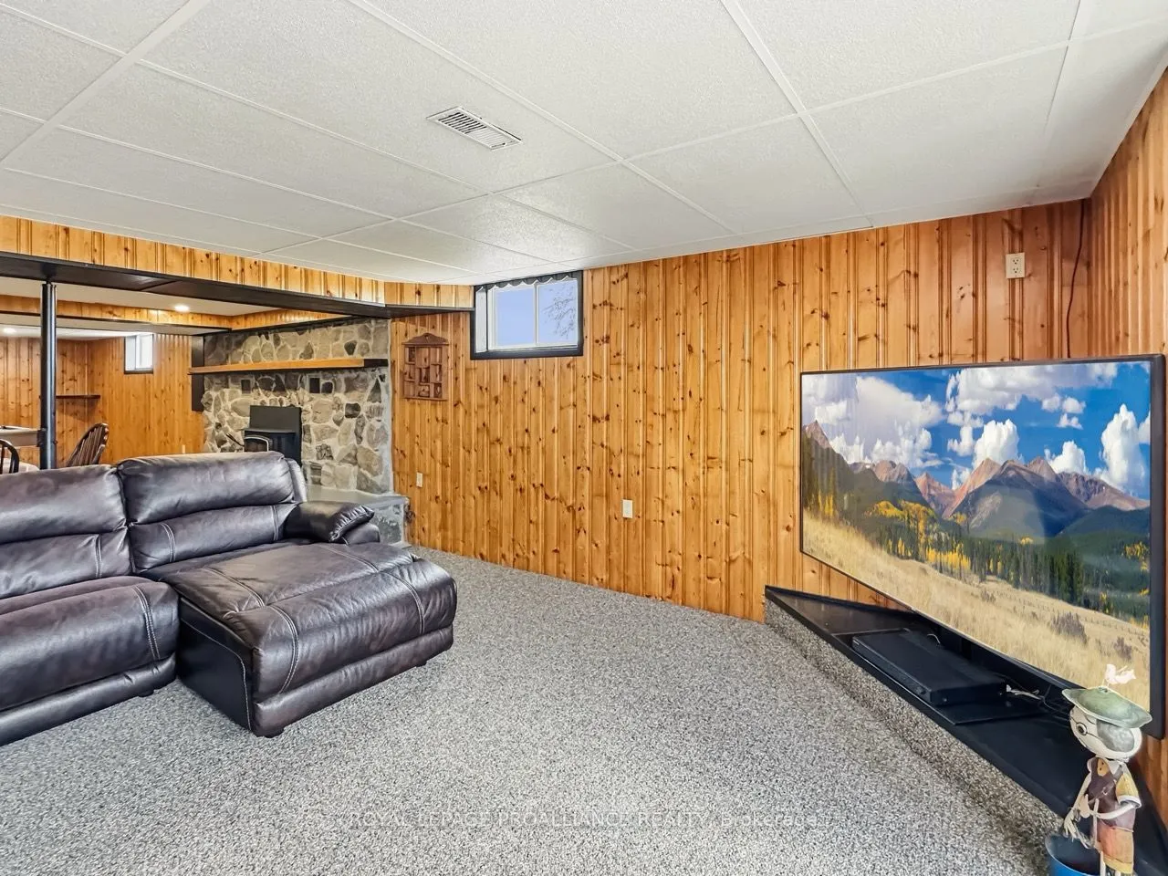 305 Valley Road