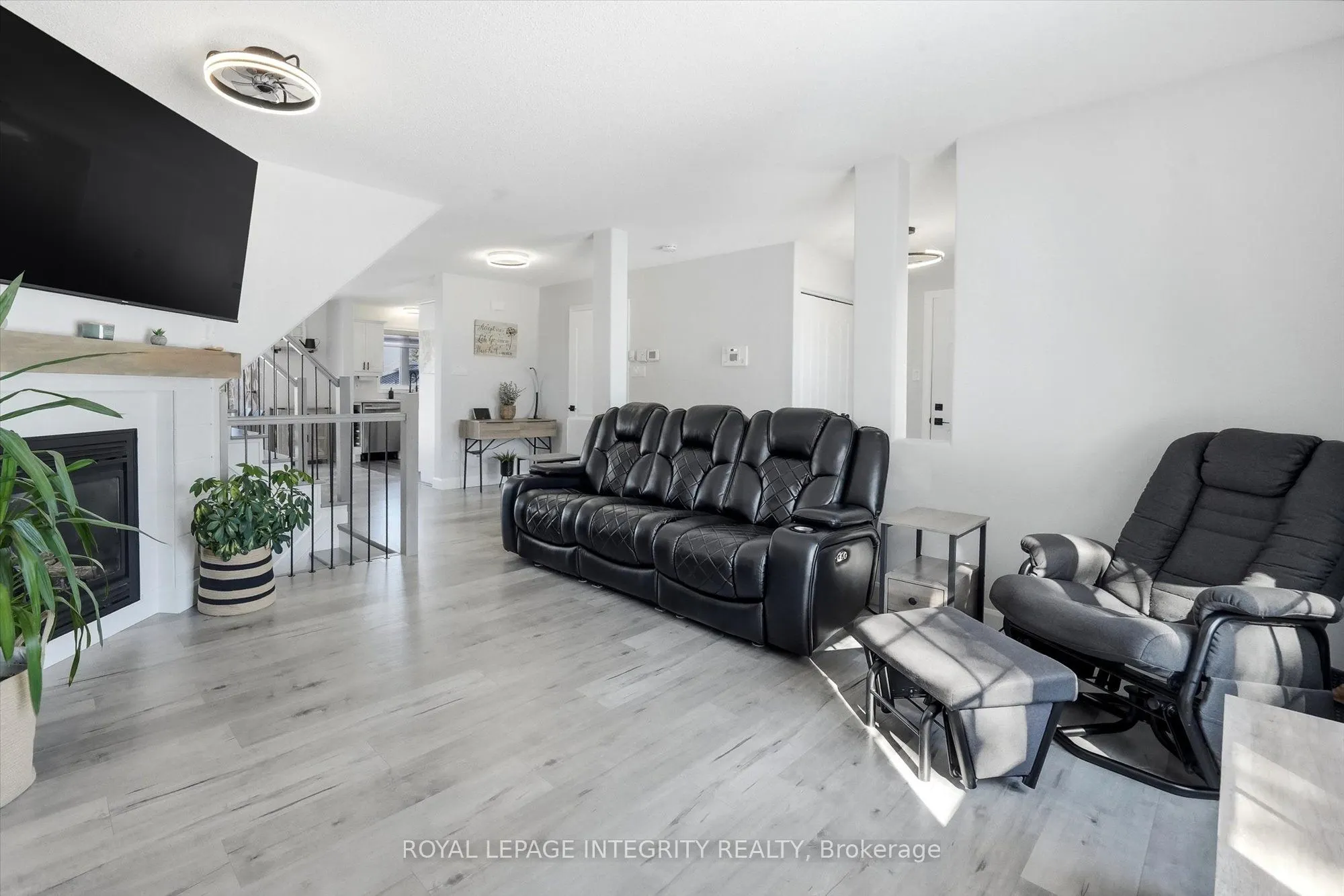 36 Frontenac Boulevard