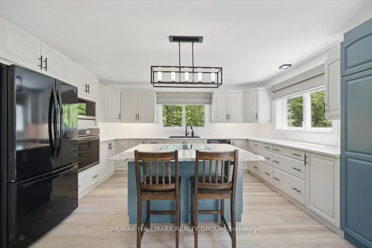 1720 Des Pins Road