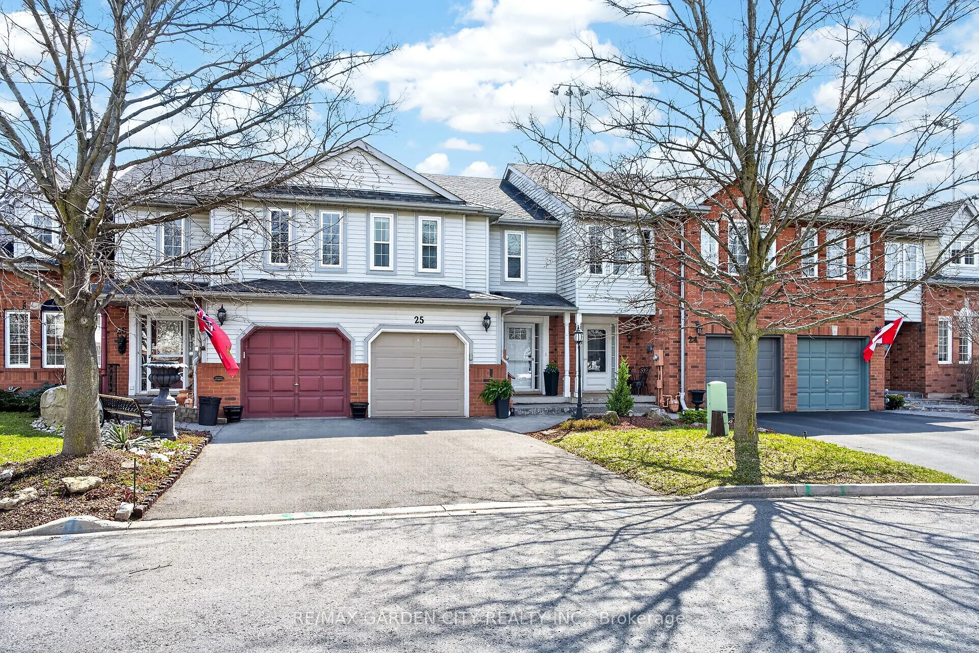25 WALKER Court