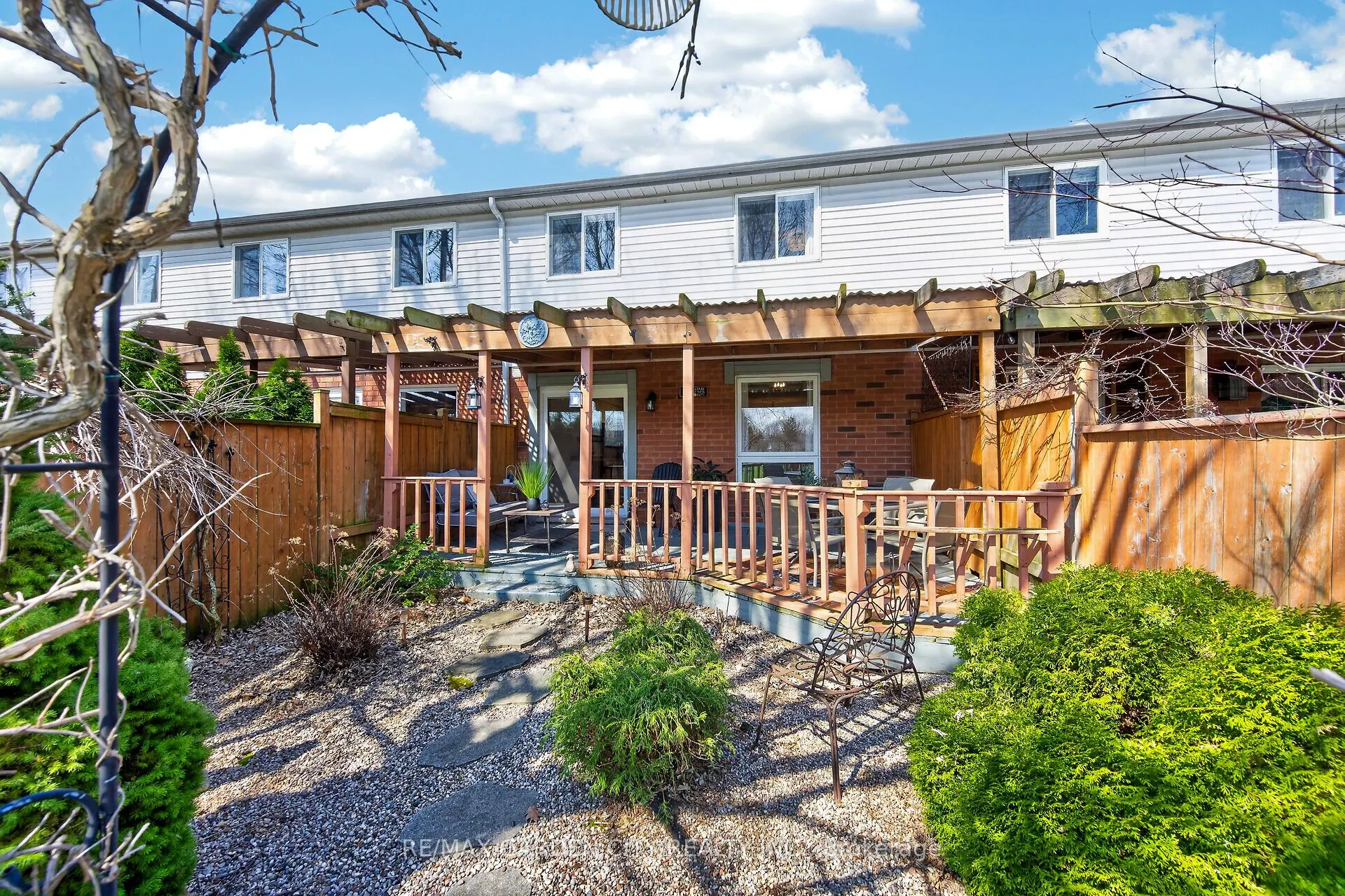 25 WALKER Court