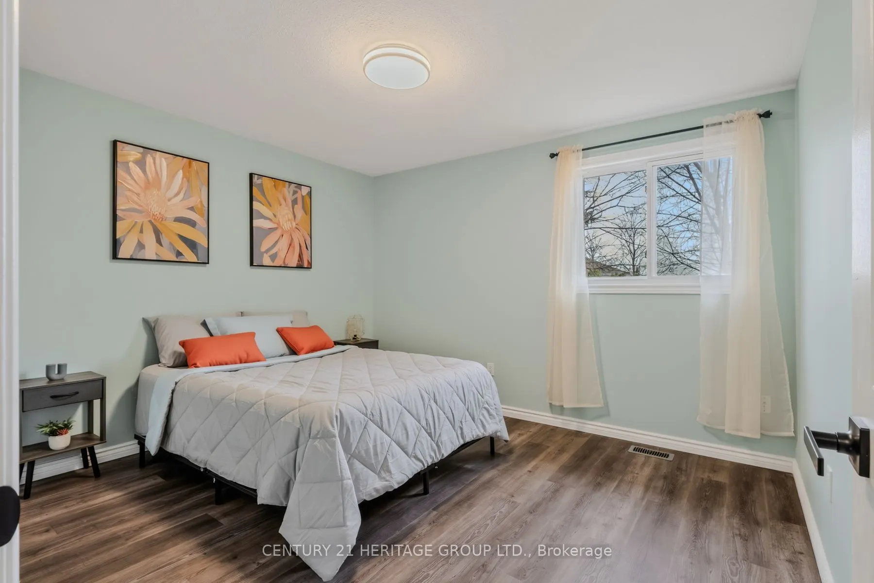4 Dowden Avenue