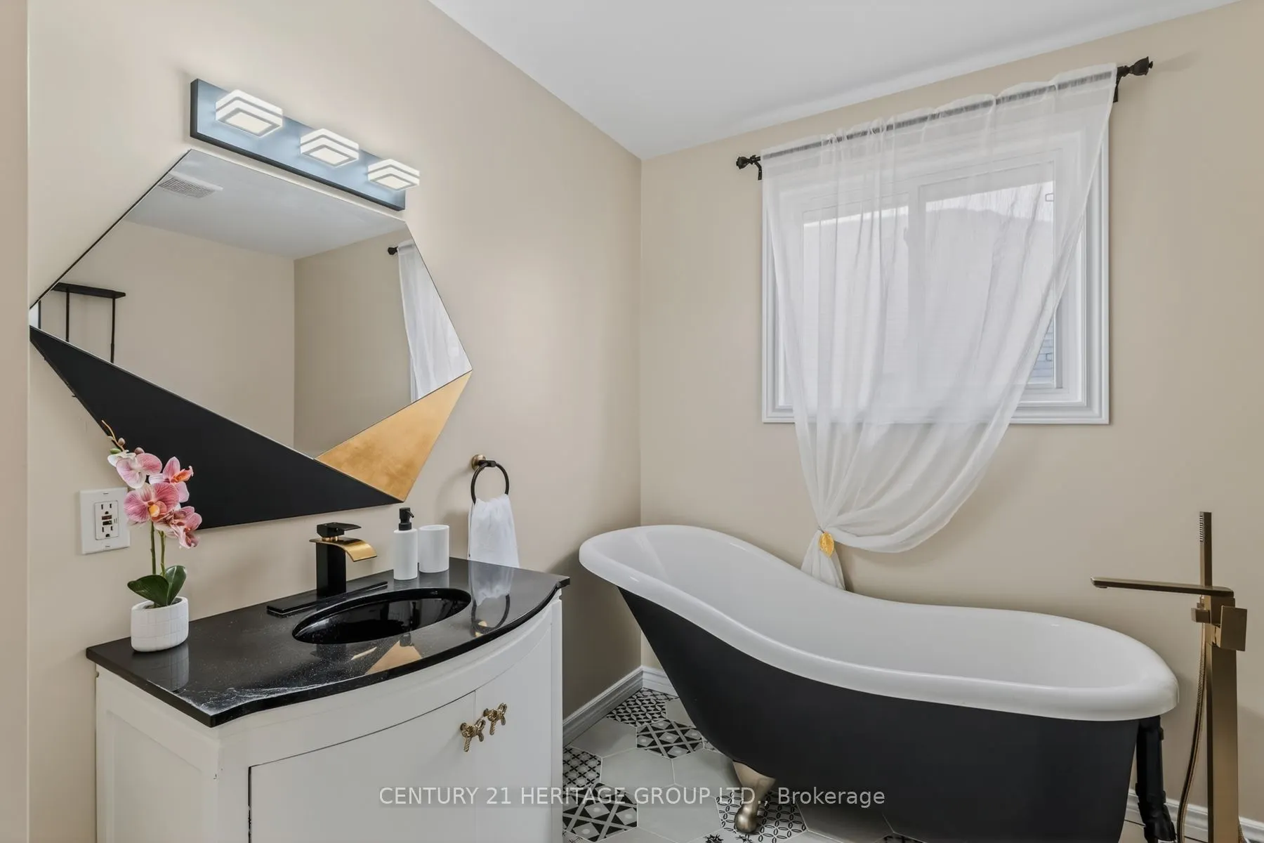 4 Dowden Avenue
