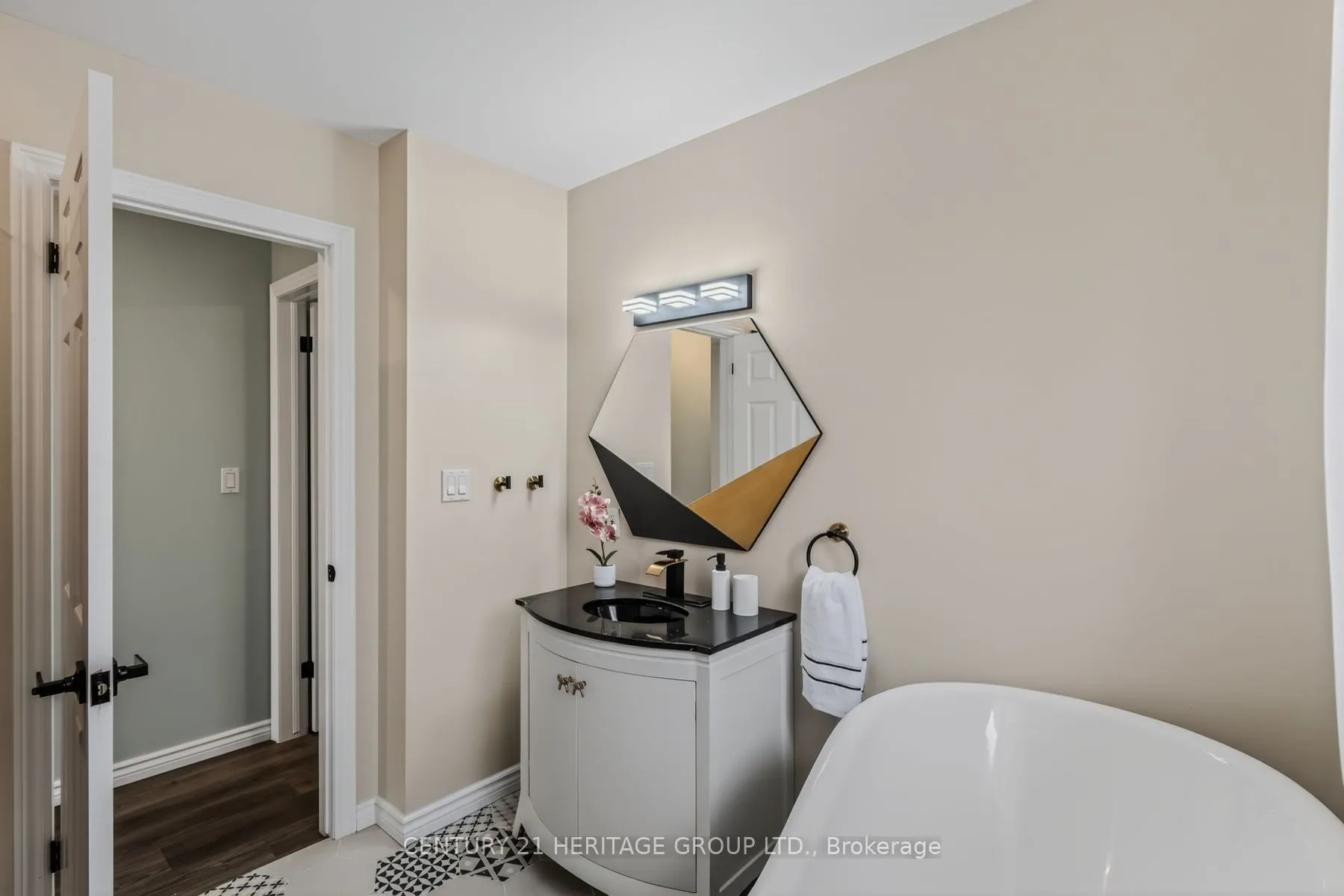4 Dowden Avenue