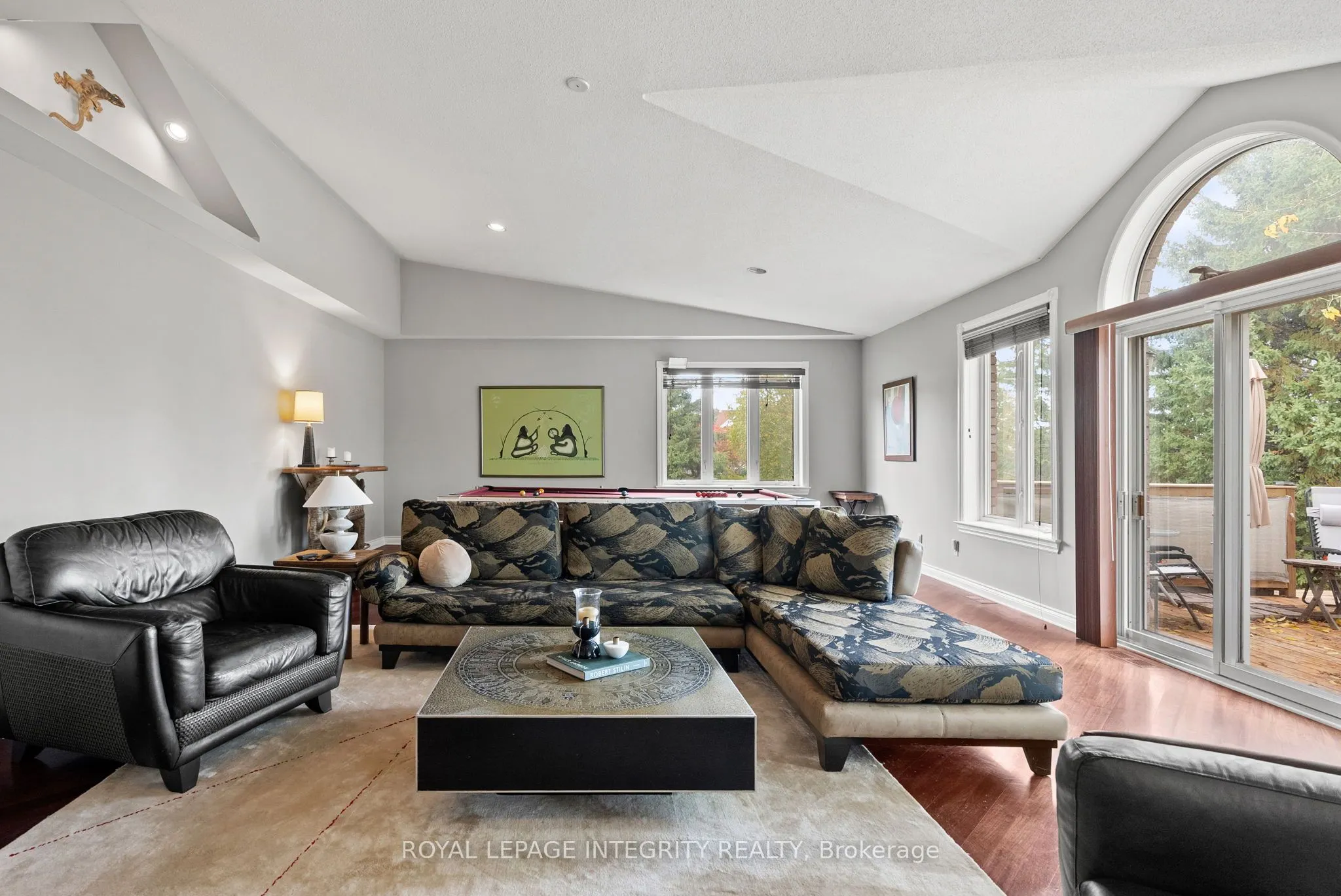 6 Marchbrook Circle