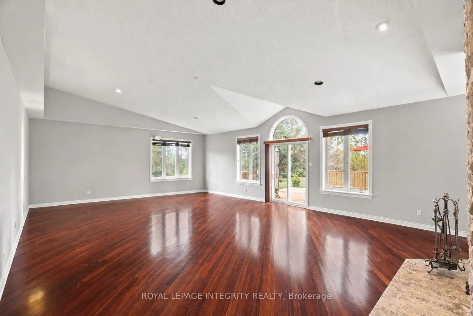 6 Marchbrook Circle
