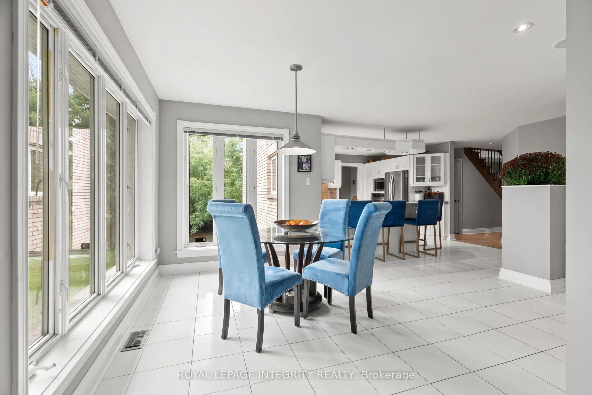 6 Marchbrook Circle
