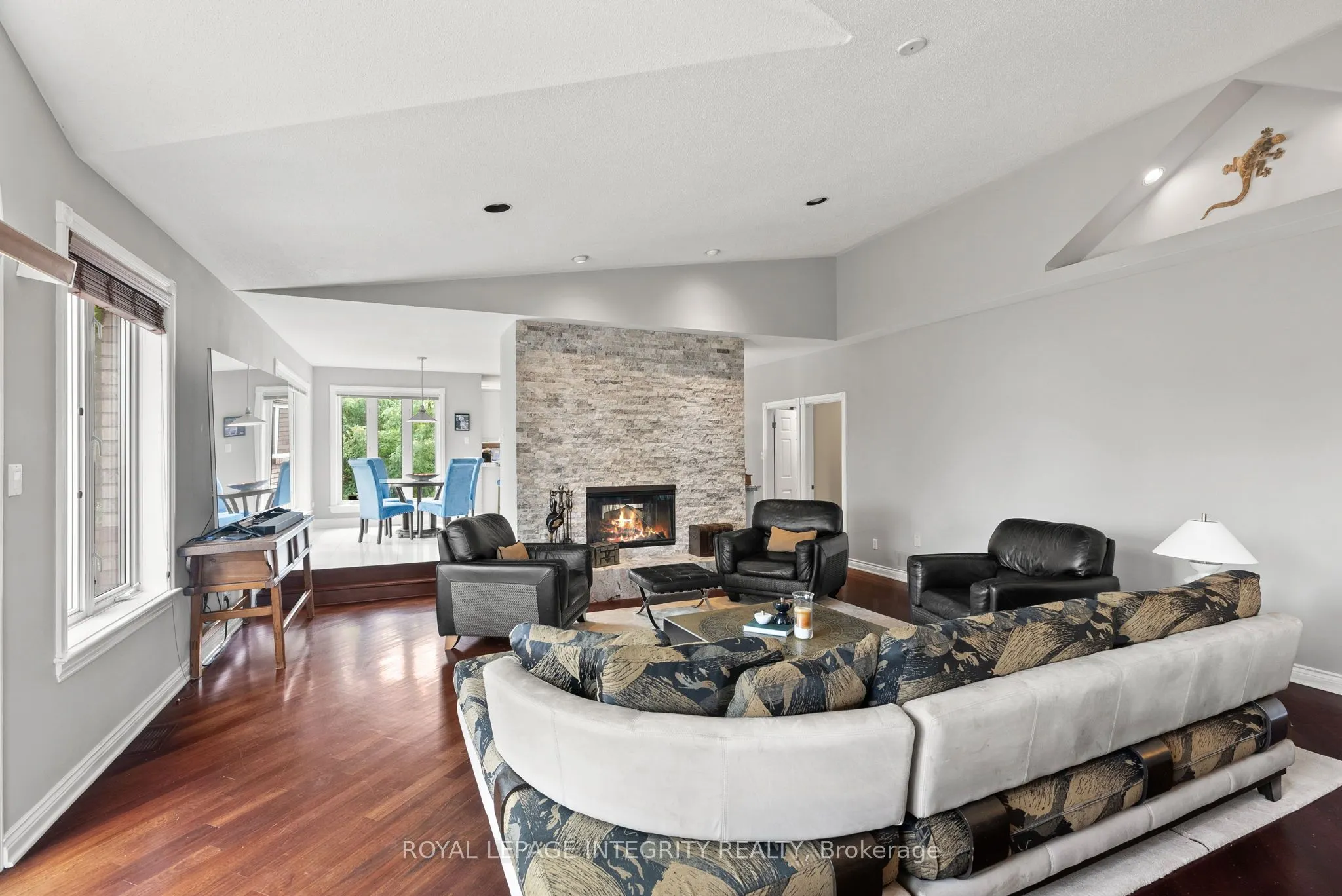 6 Marchbrook Circle