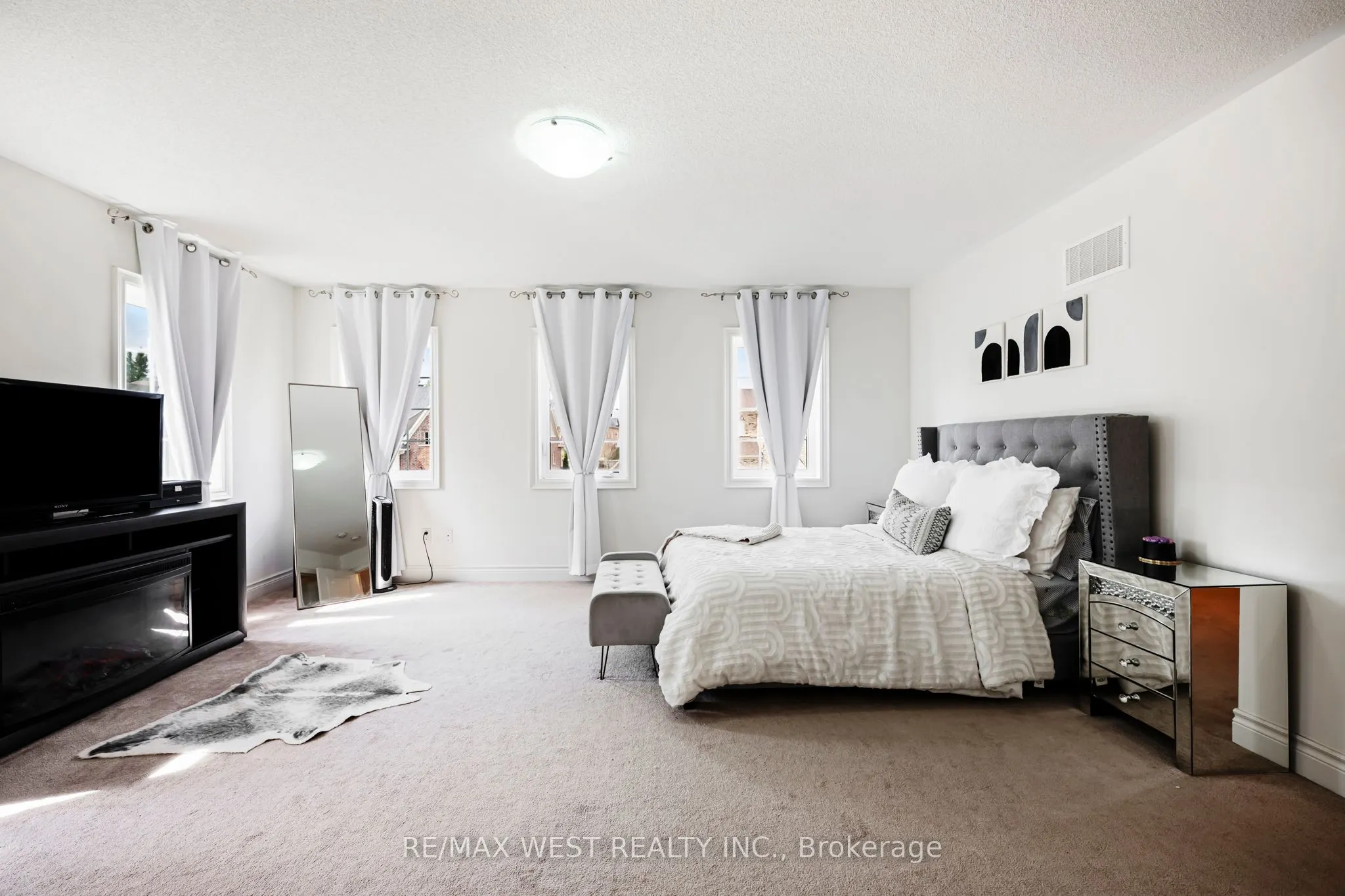 10 Stonegate Avenue